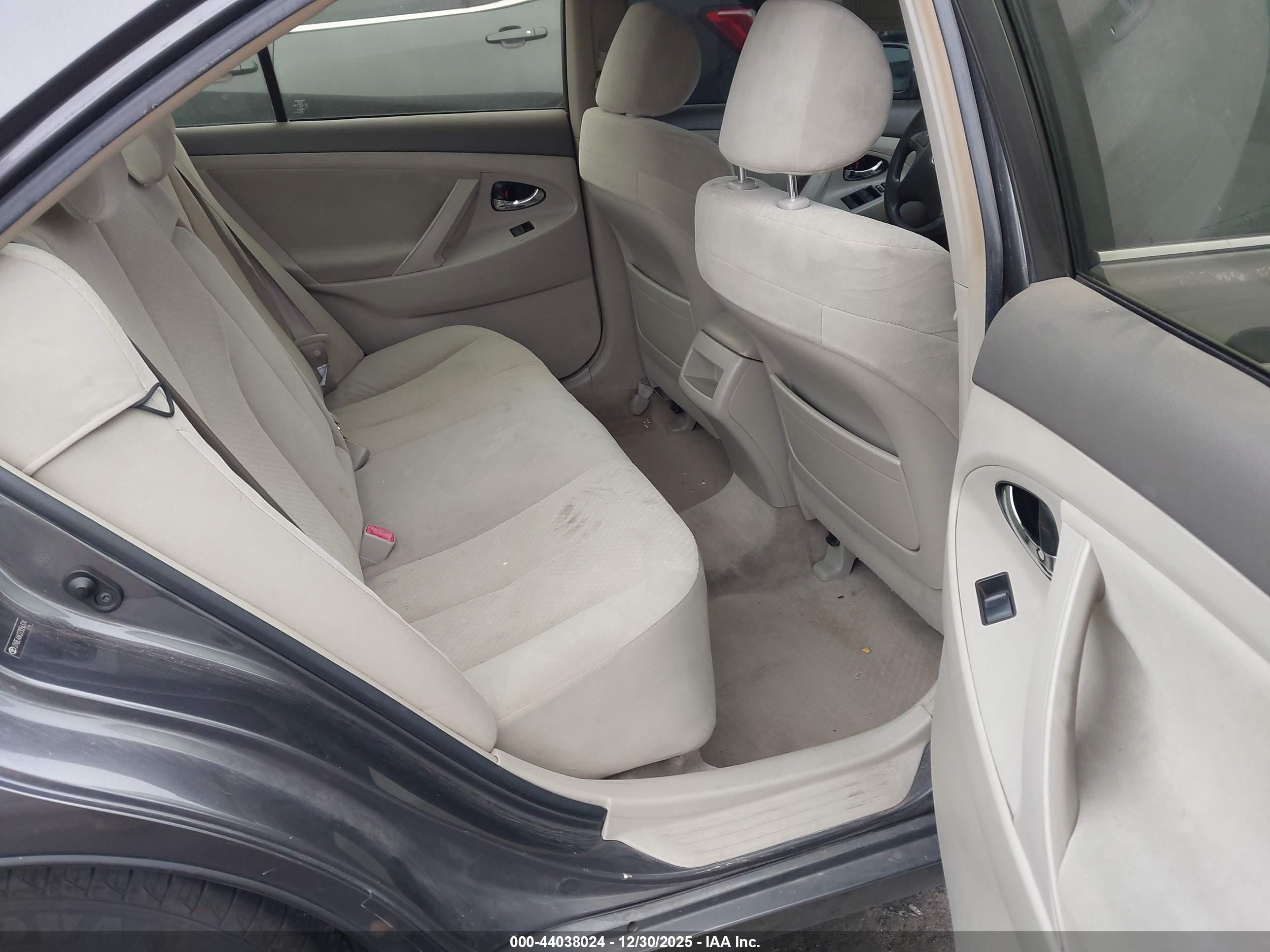 TOYOTA CAMRY image 8