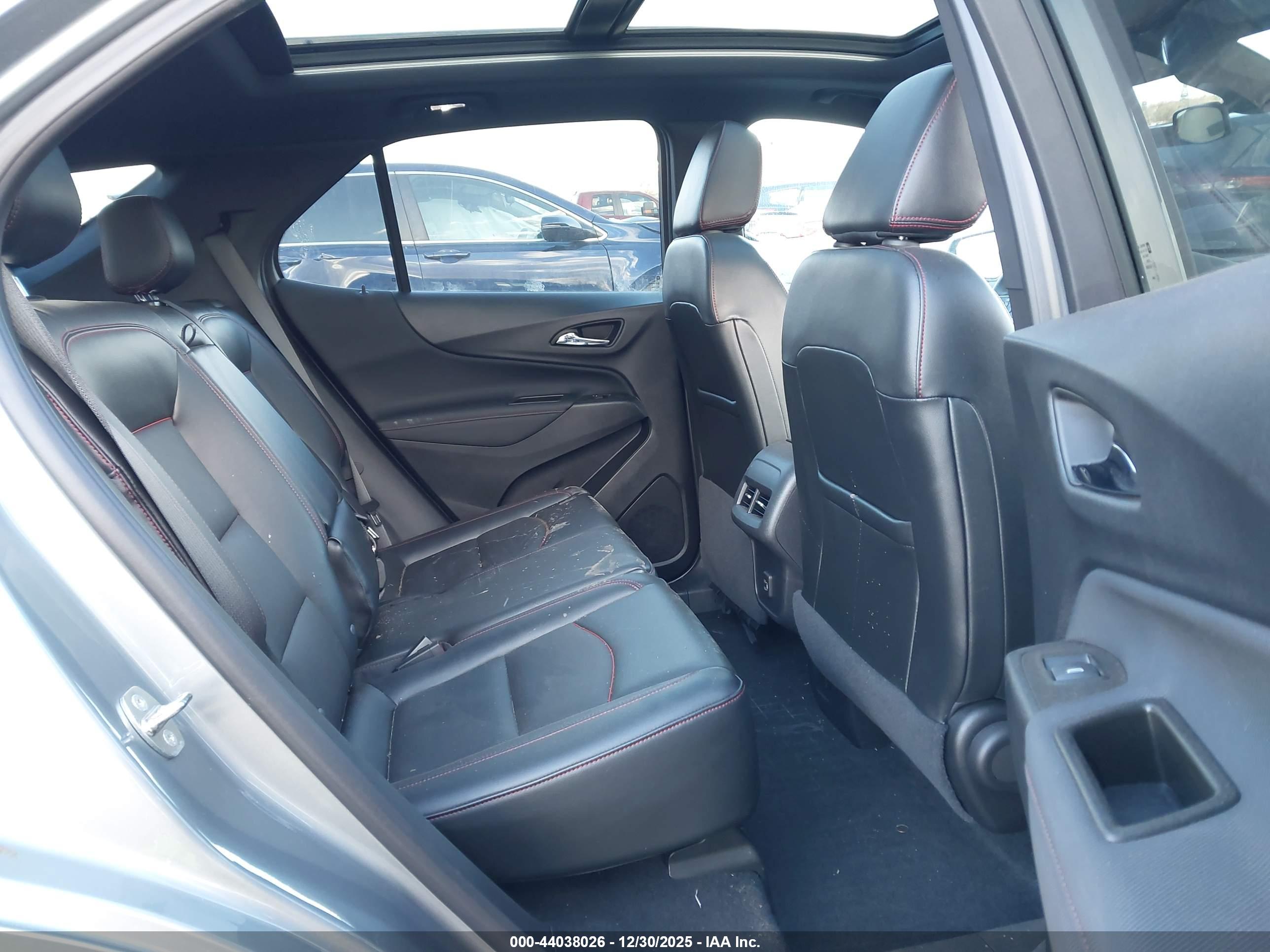 CHEVROLET EQUINOX image 8