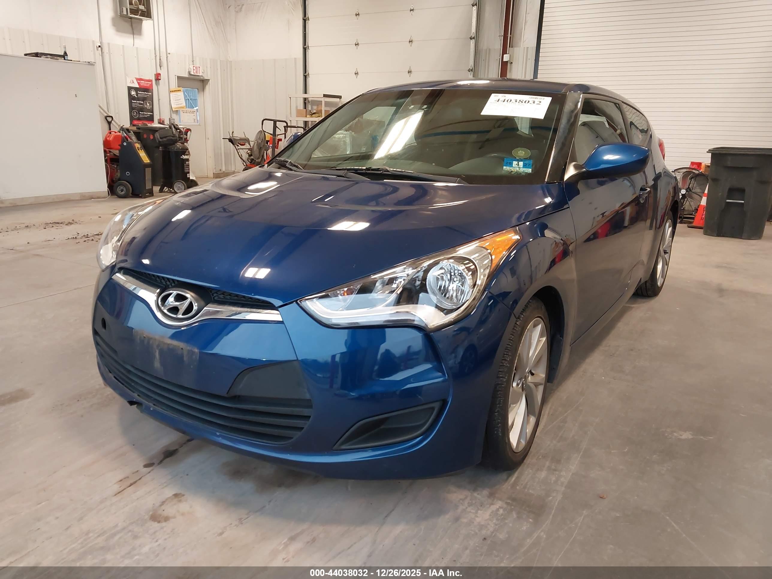 HYUNDAI VELOSTER image 2