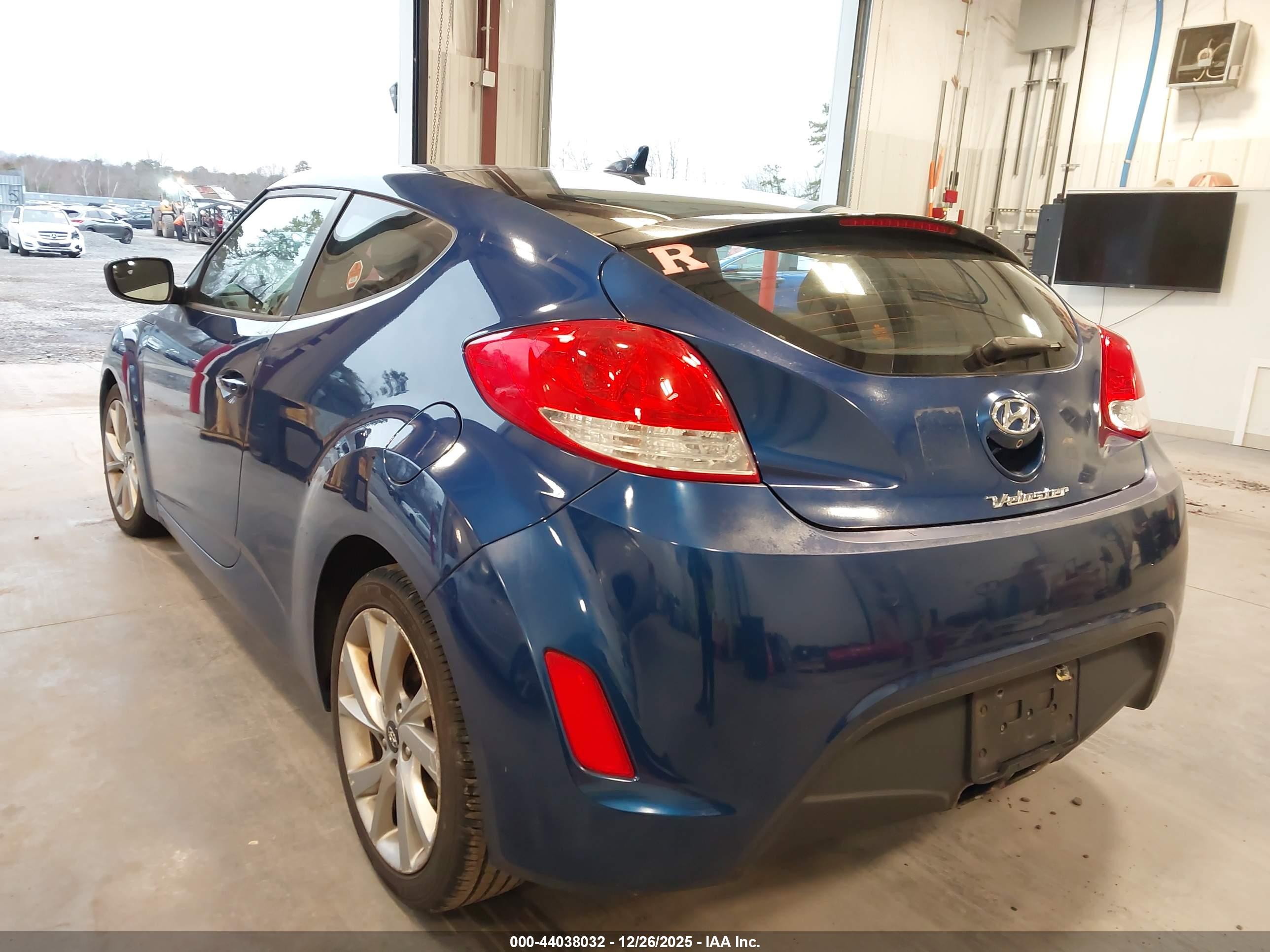 HYUNDAI VELOSTER image 3