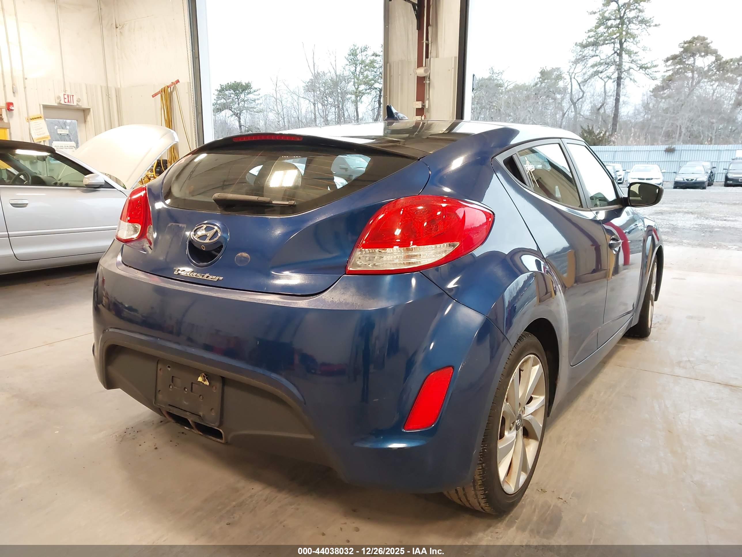 HYUNDAI VELOSTER image 4