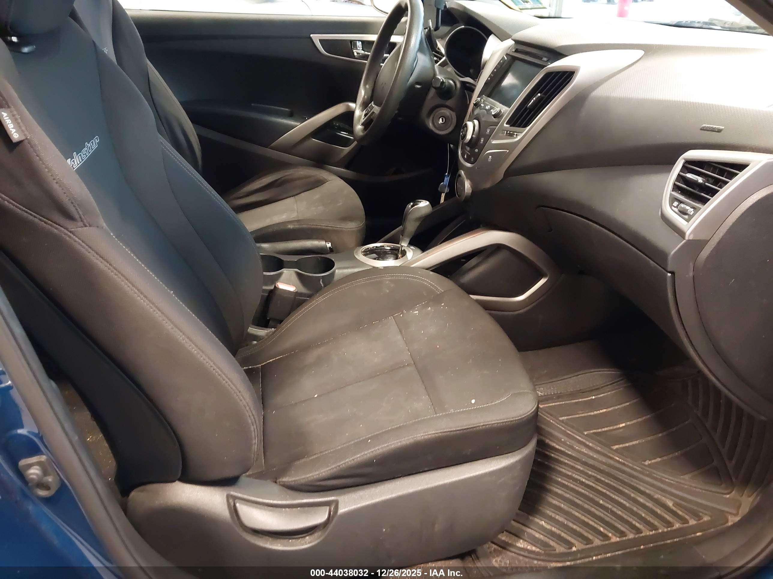 HYUNDAI VELOSTER image 5