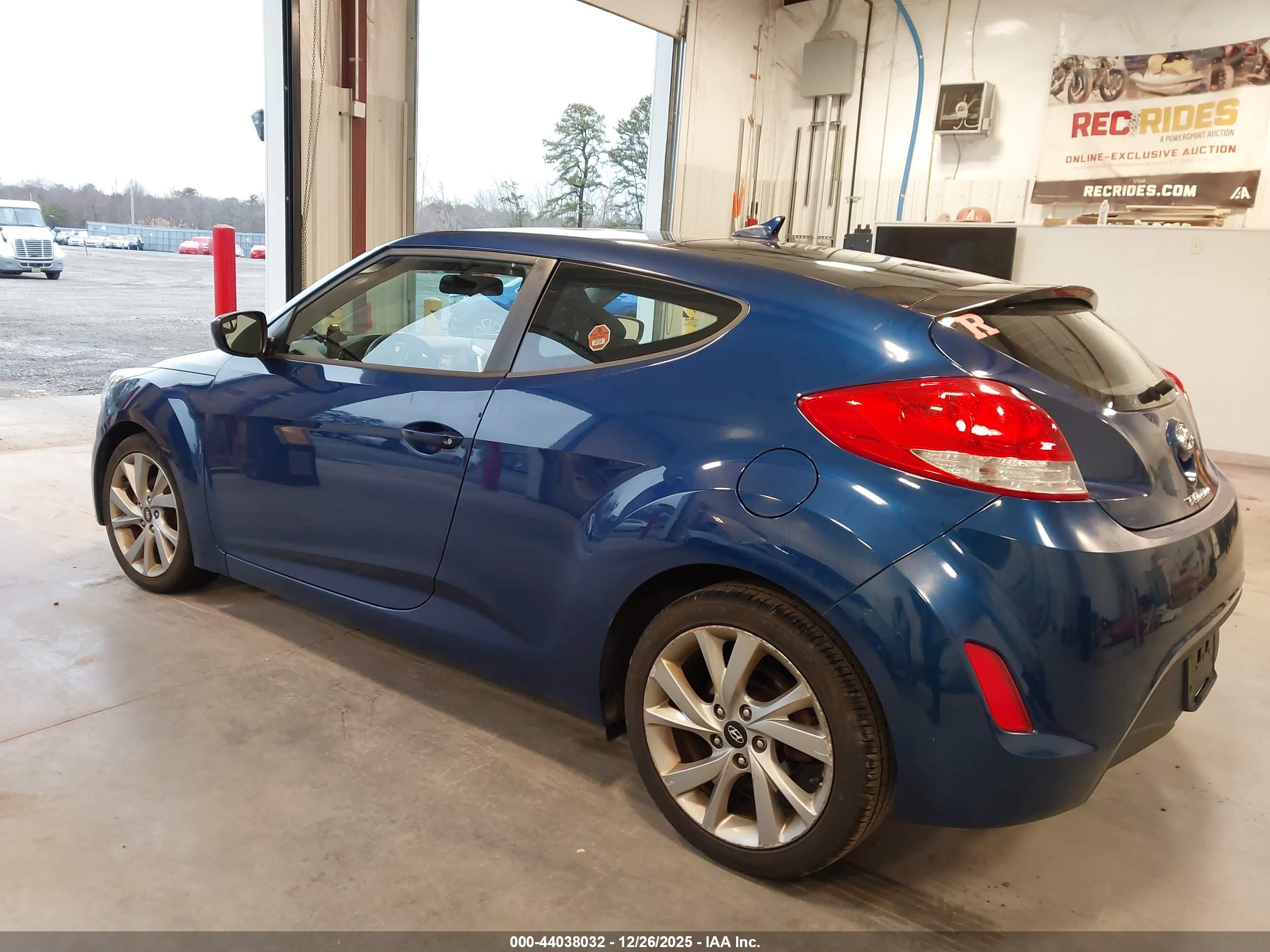 HYUNDAI VELOSTER image 6