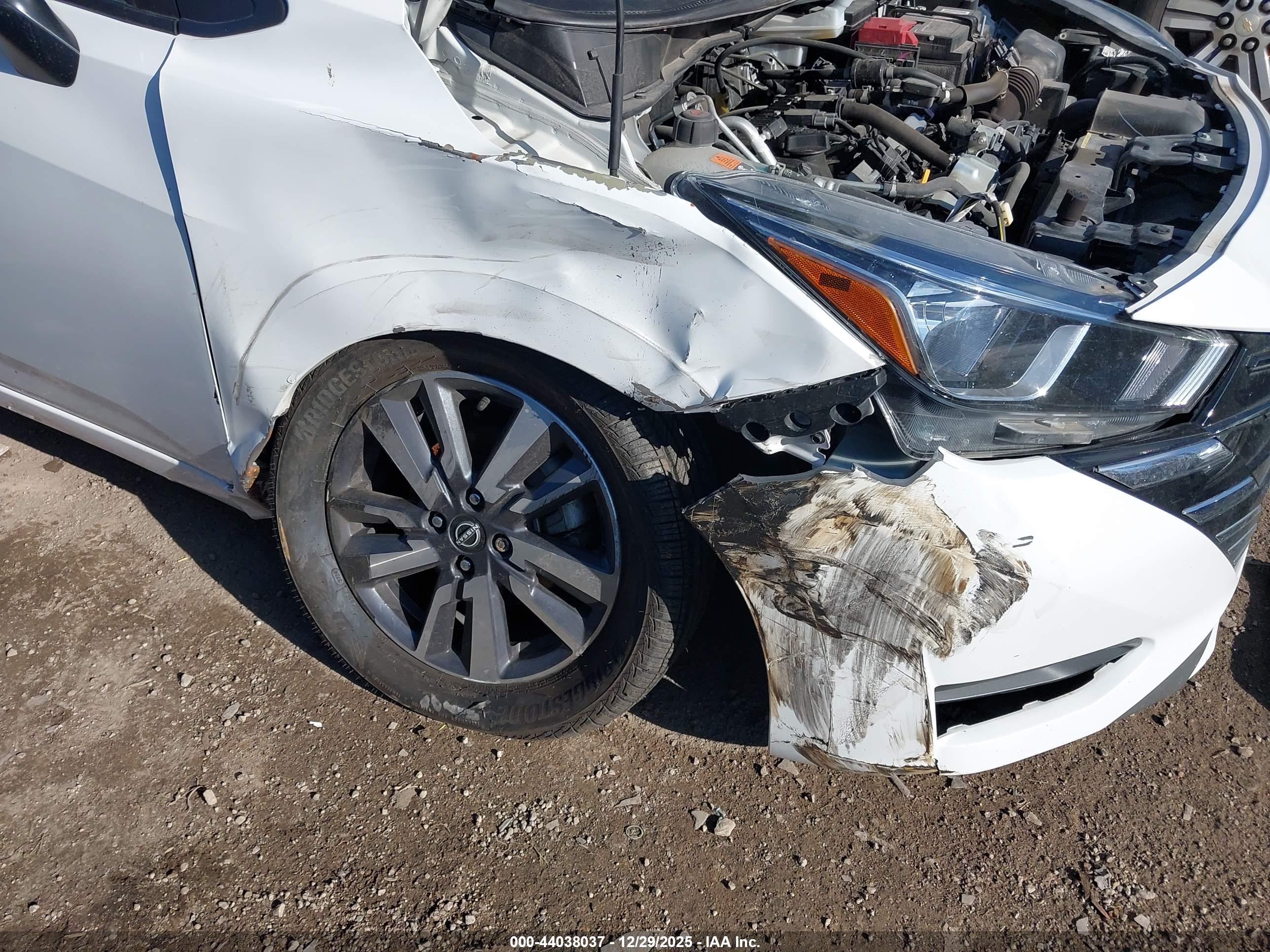 NISSAN VERSA image 6