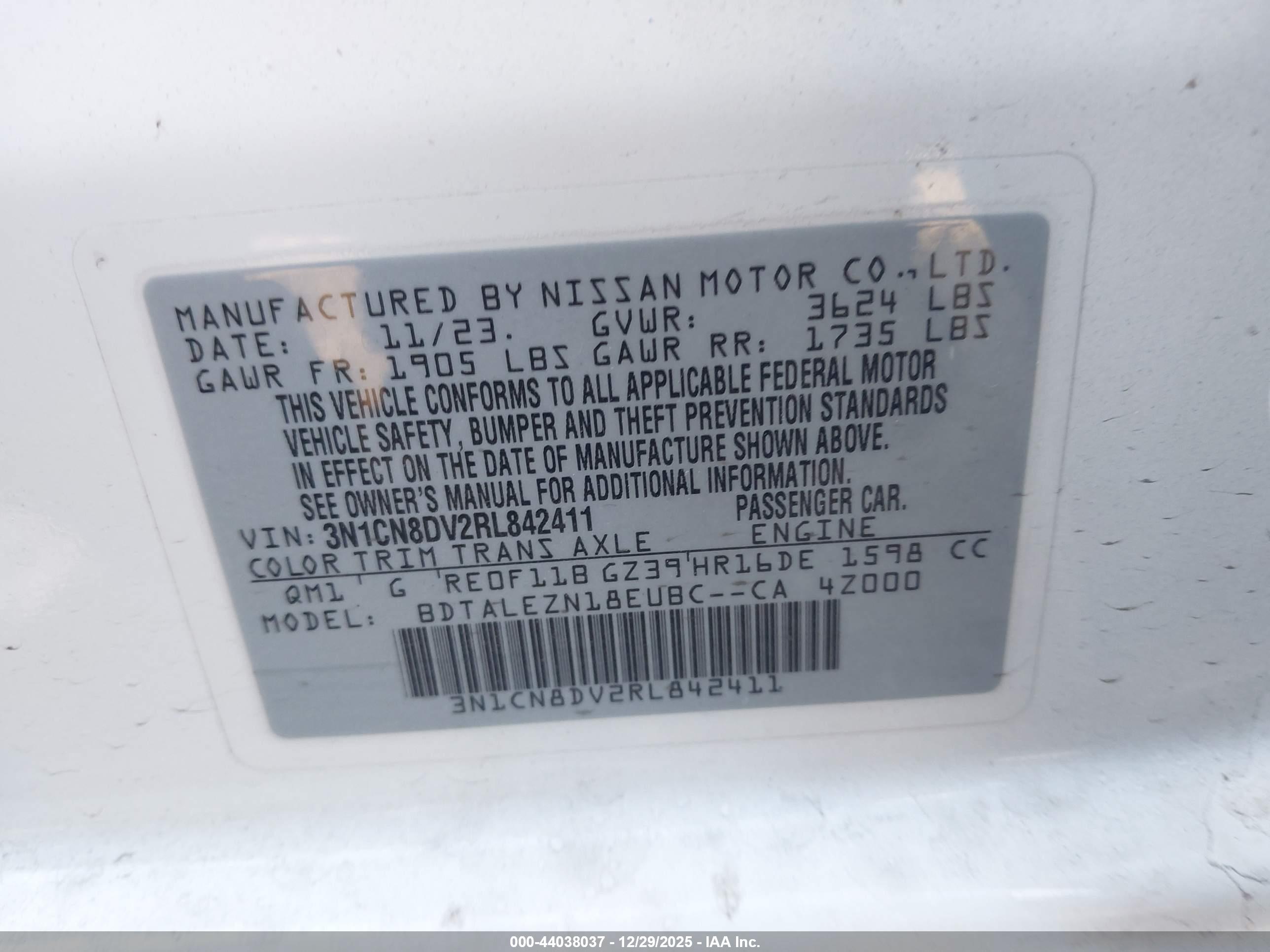 NISSAN VERSA image 9