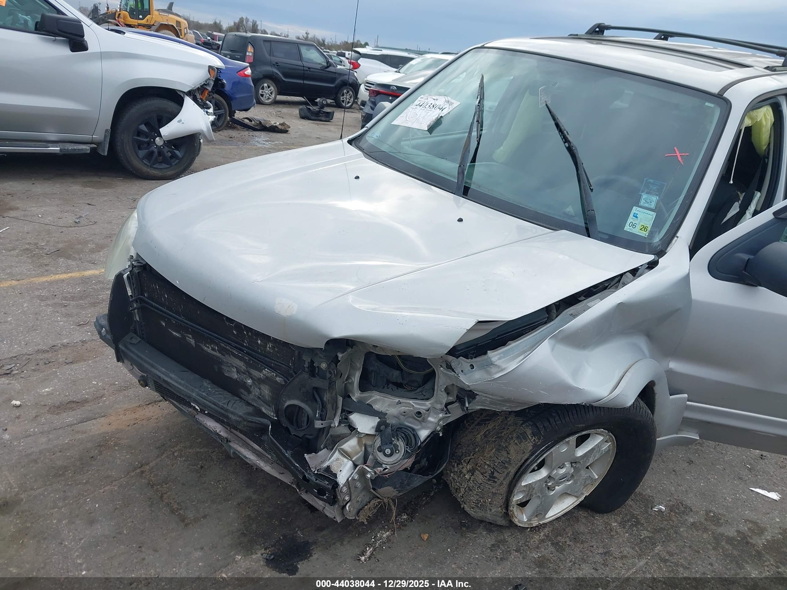 FORD ESCAPE image 6