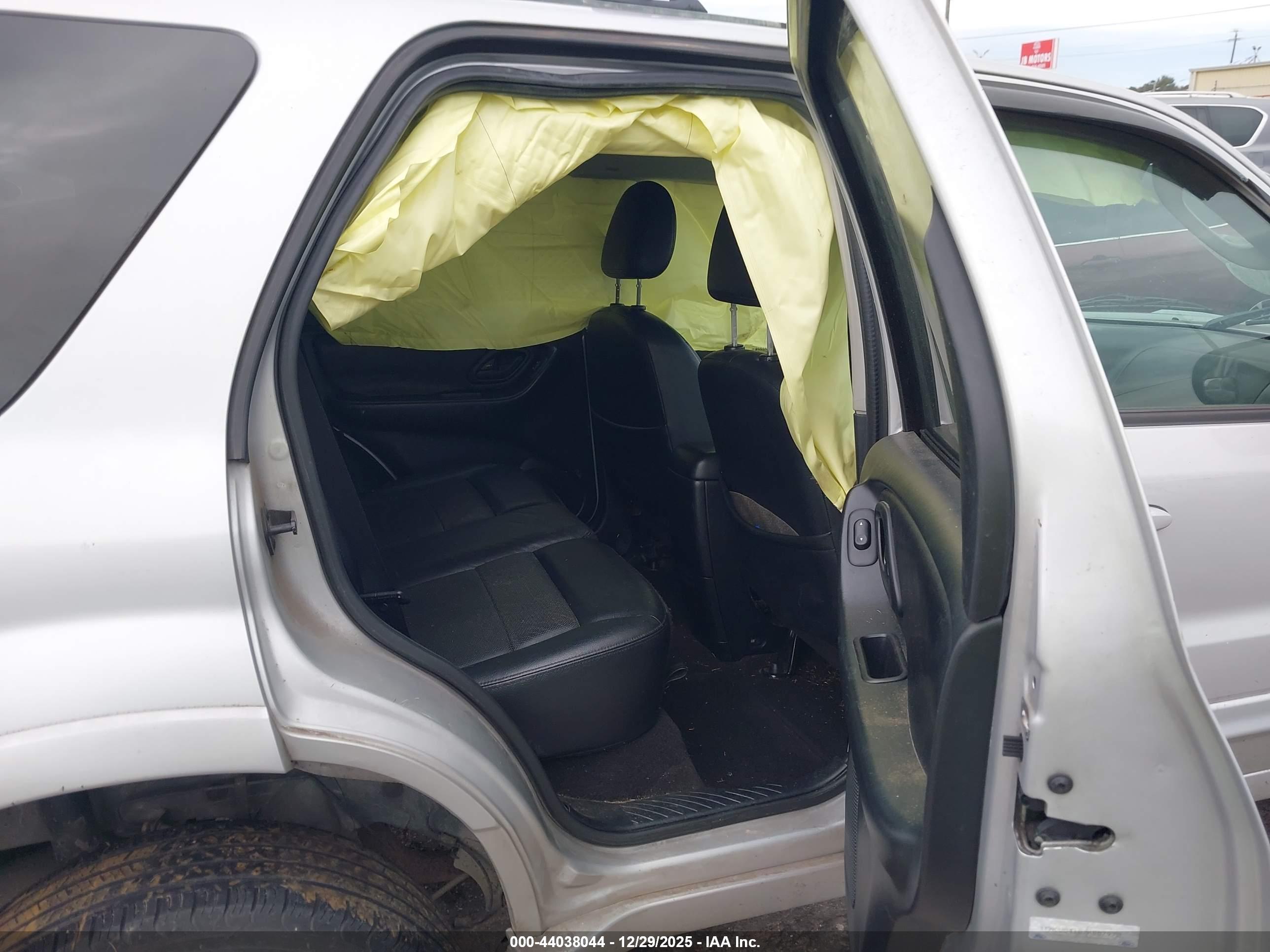 FORD ESCAPE image 8