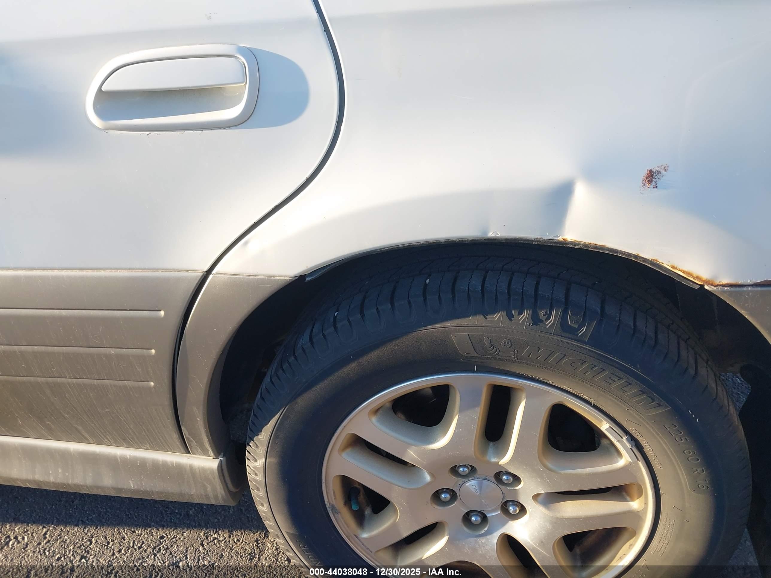 SUBARU OUTBACK image 6