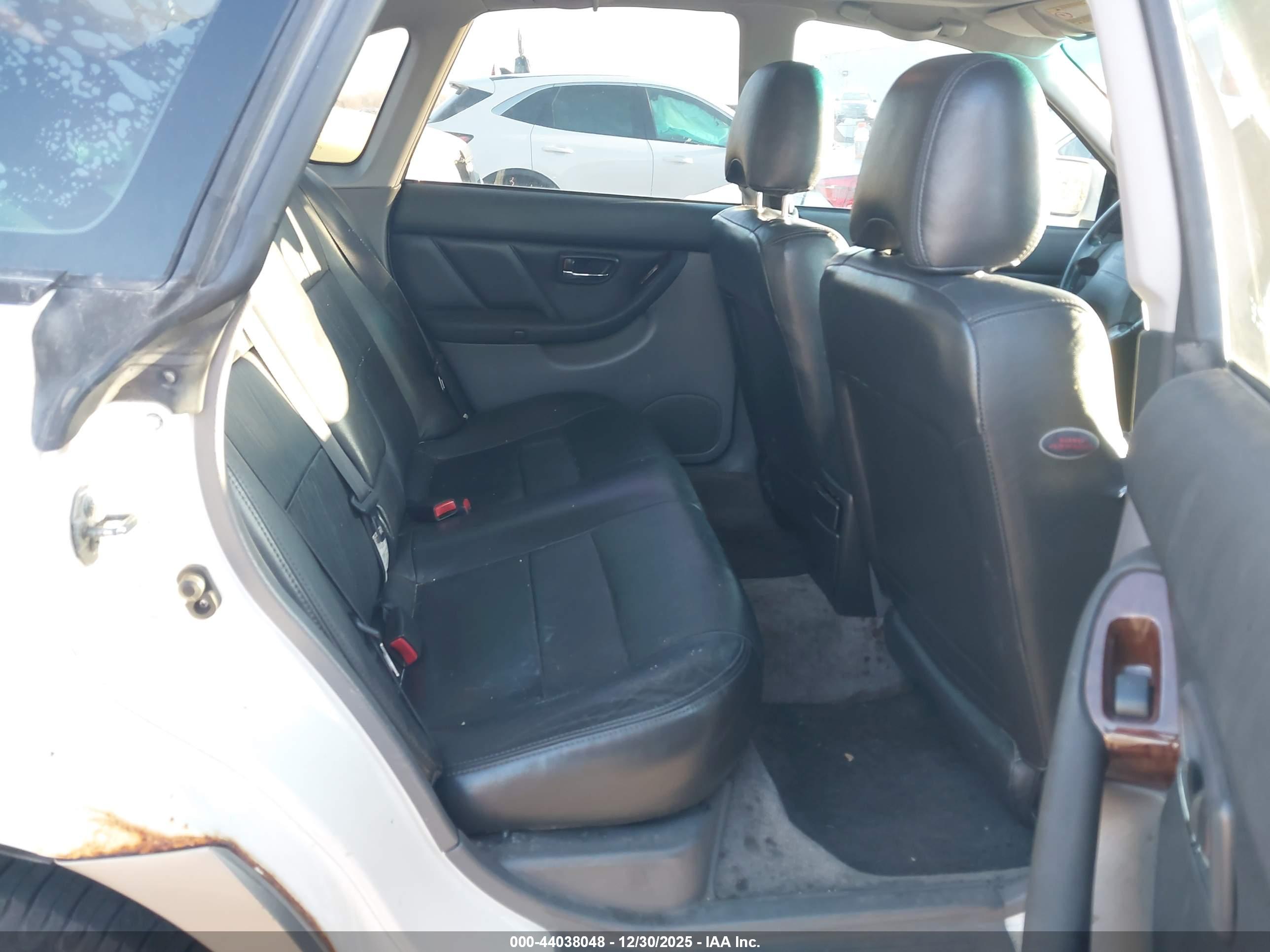 SUBARU OUTBACK image 8