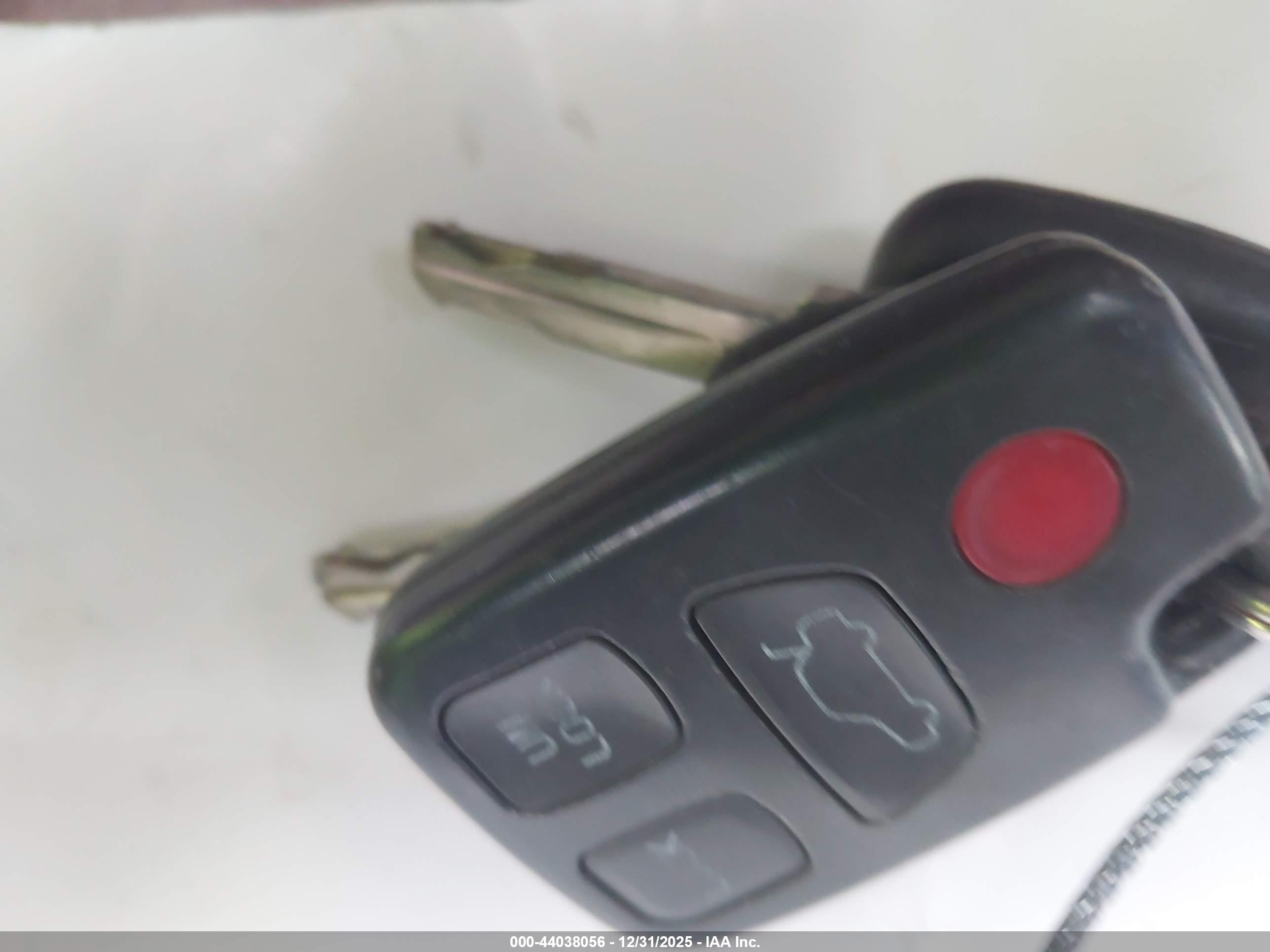 VOLVO C70 image 11