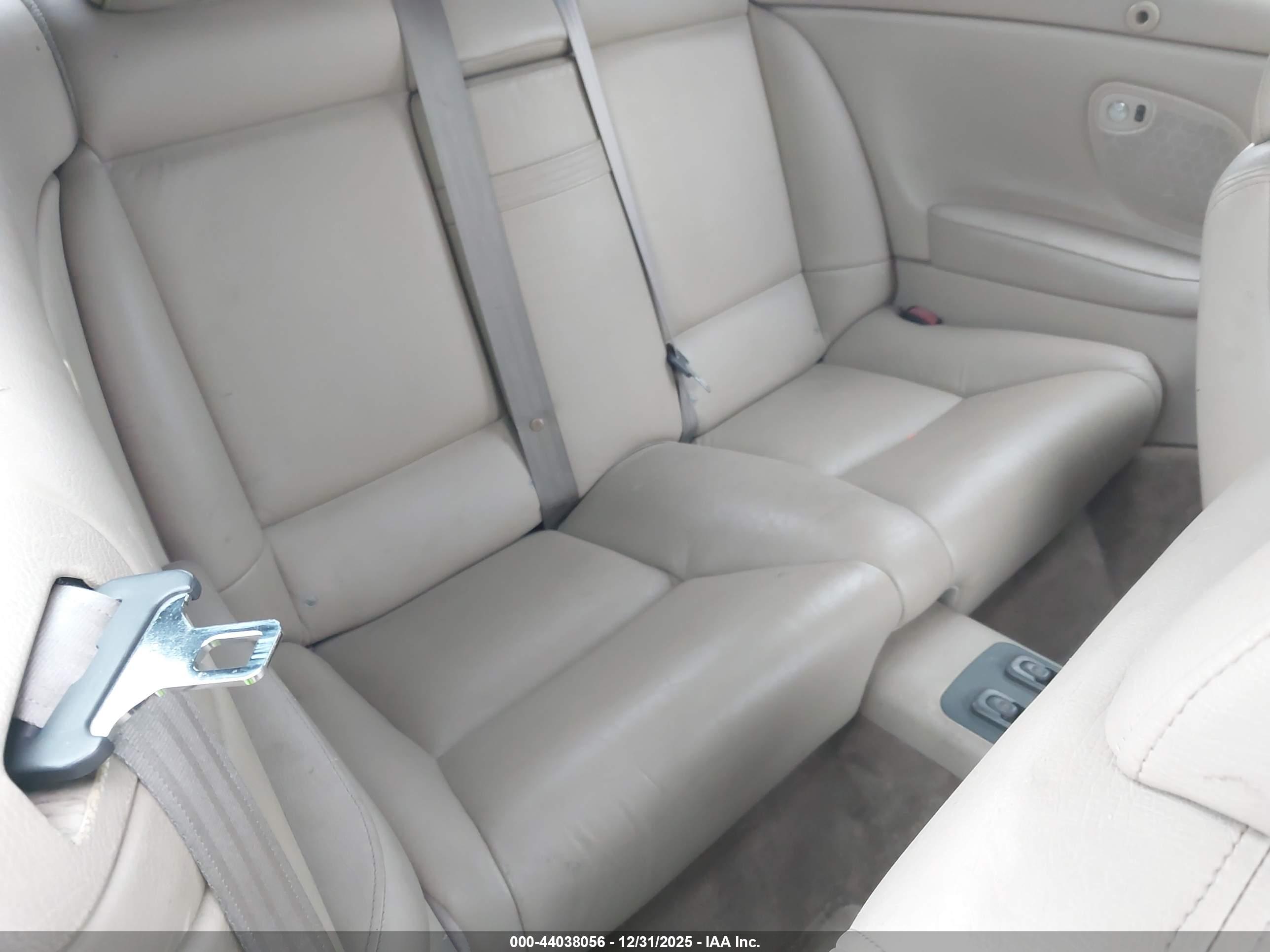 VOLVO C70 image 8