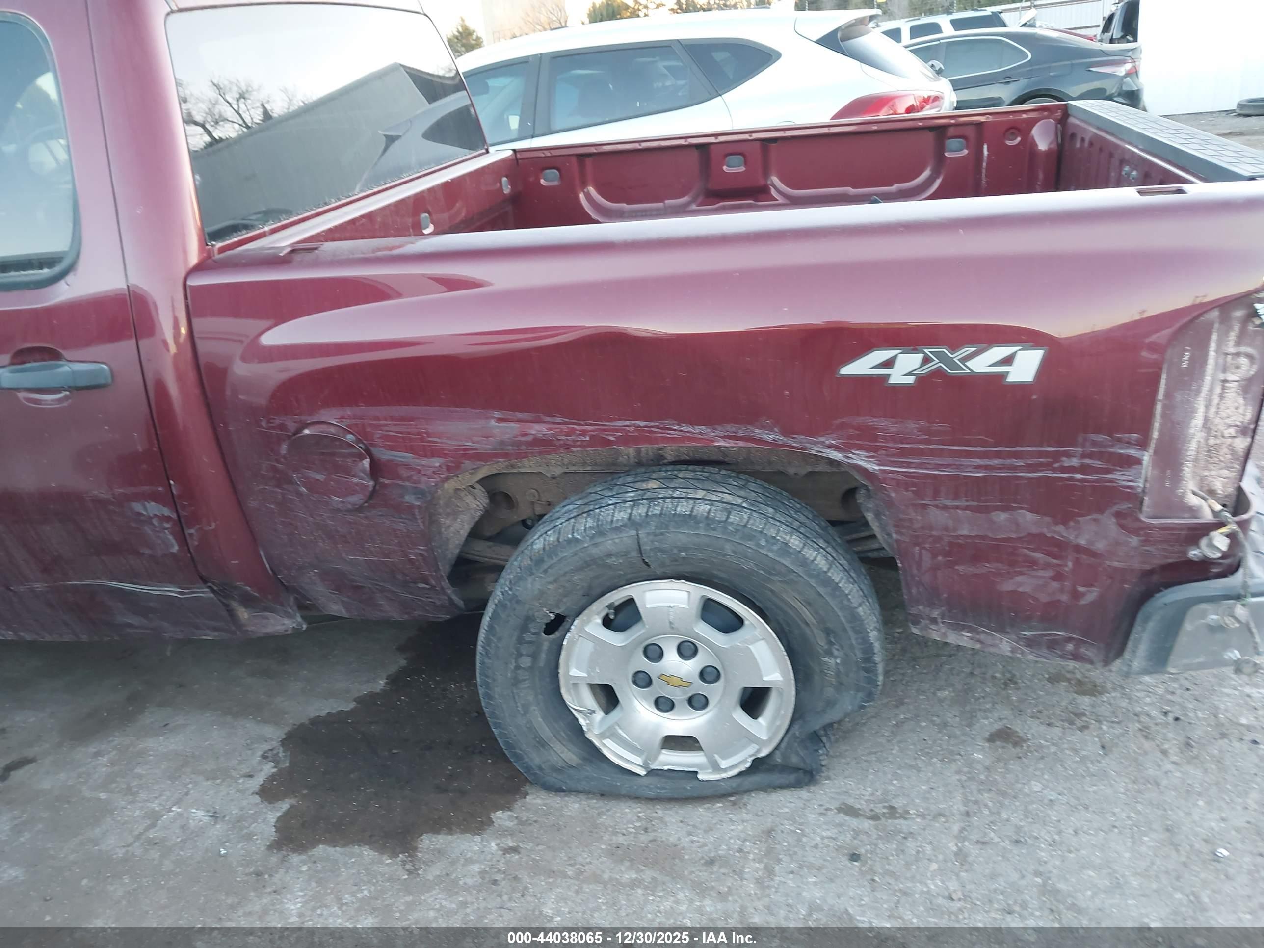 CHEVROLET SILVERADO image 6