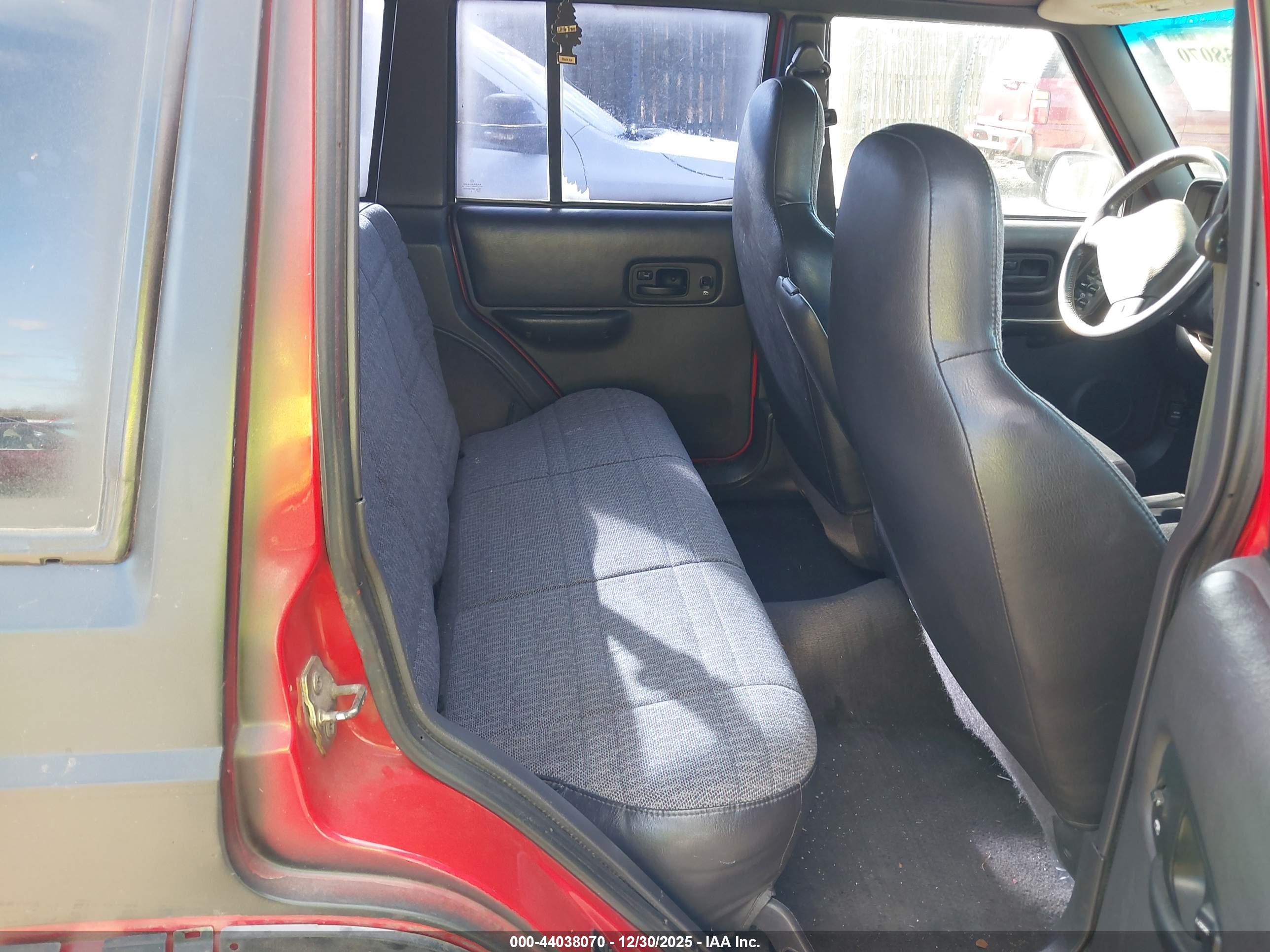 JEEP CHEROKEE image 8