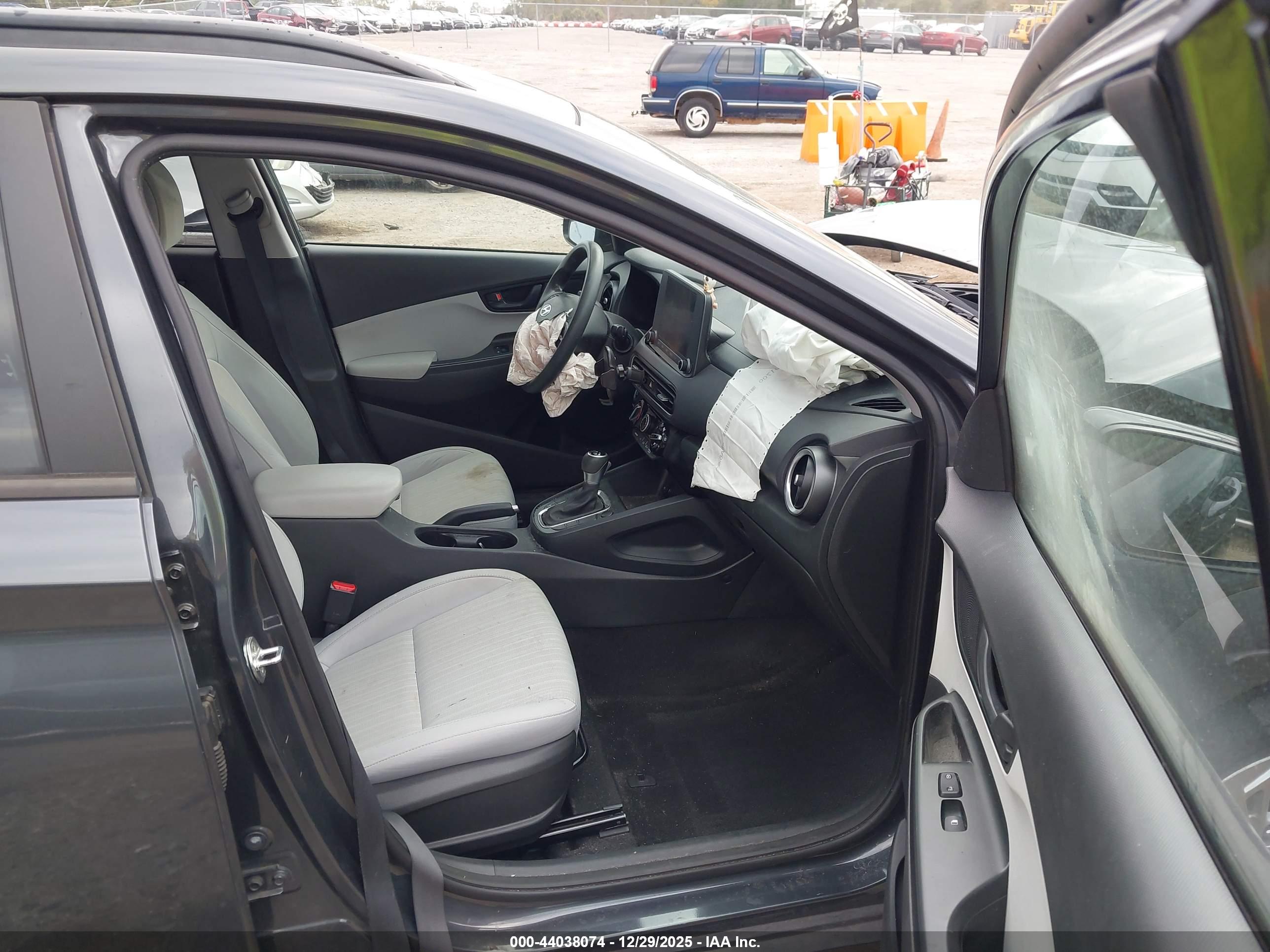 HYUNDAI KONA image 5