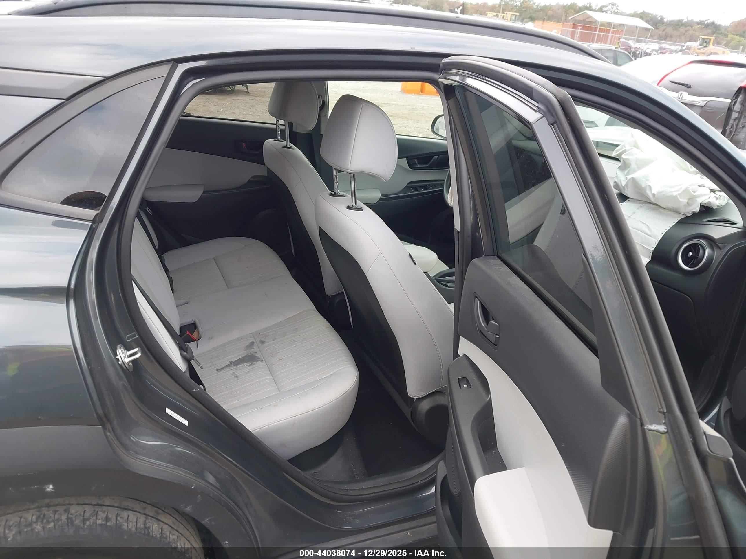 HYUNDAI KONA image 8
