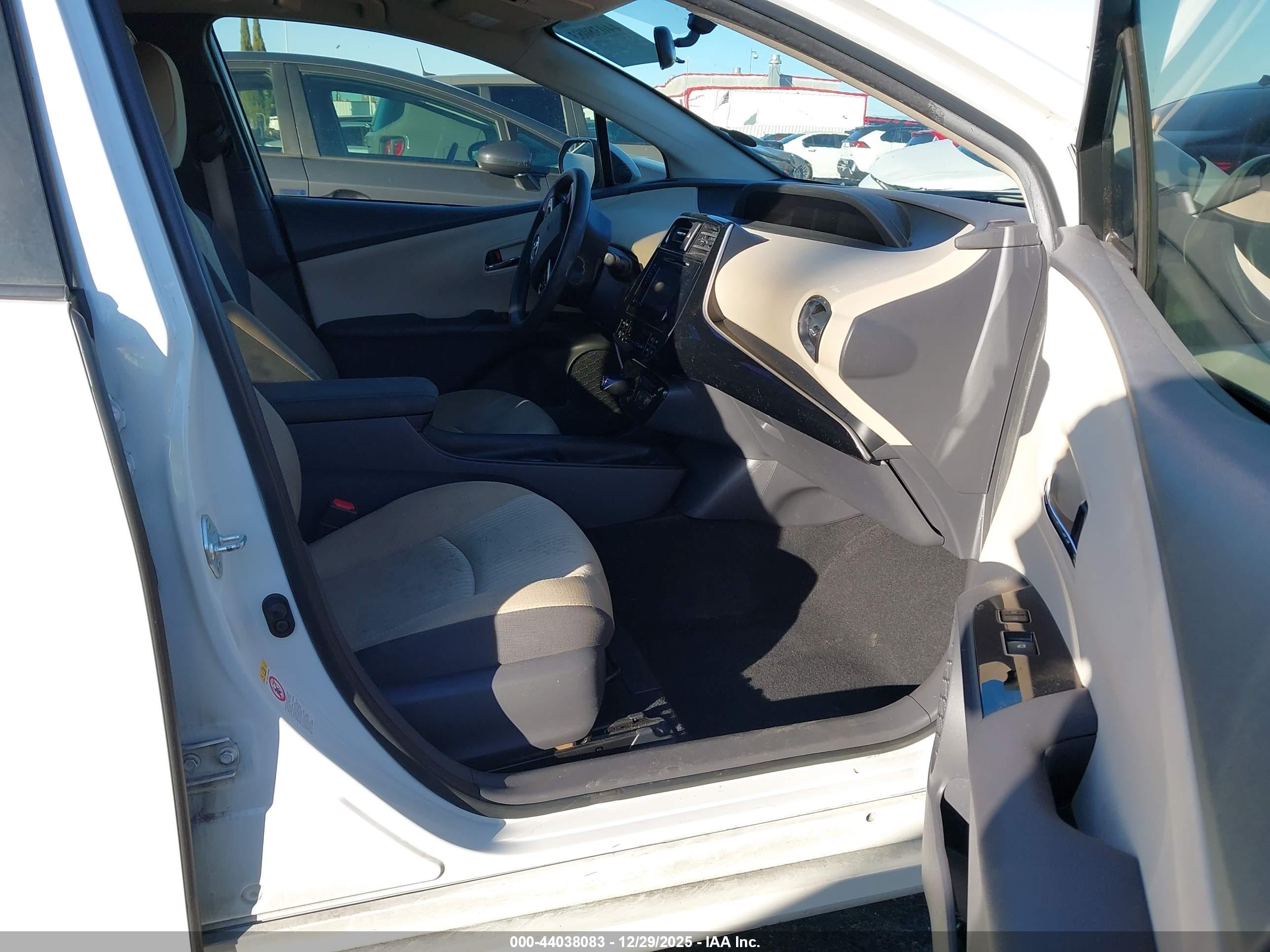 TOYOTA PRIUS image 5
