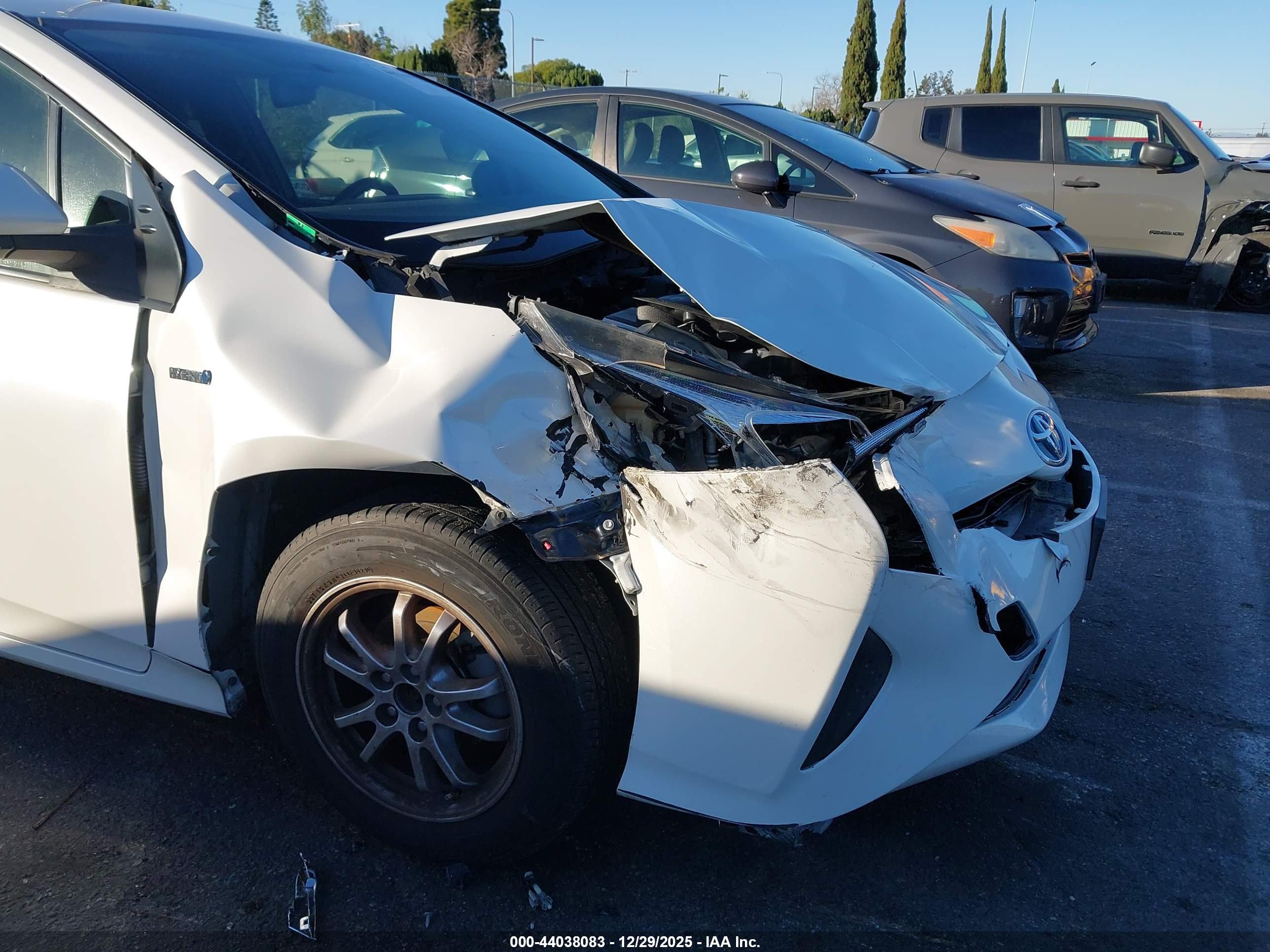 TOYOTA PRIUS image 6
