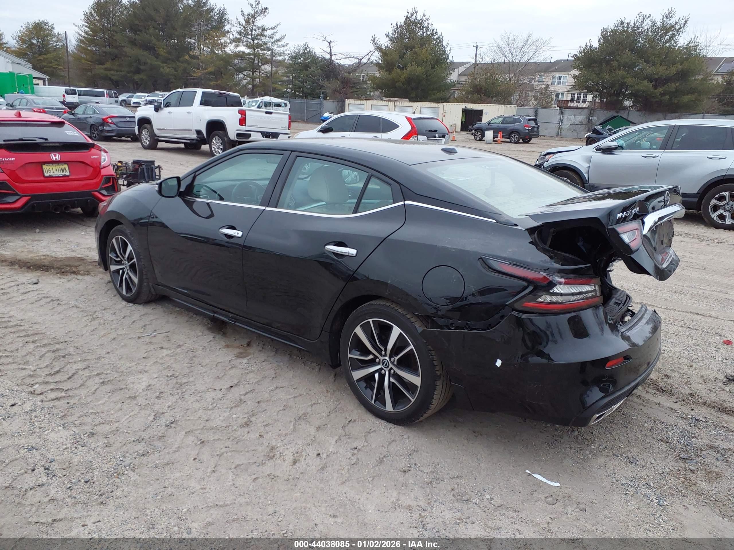 NISSAN MAXIMA image 3