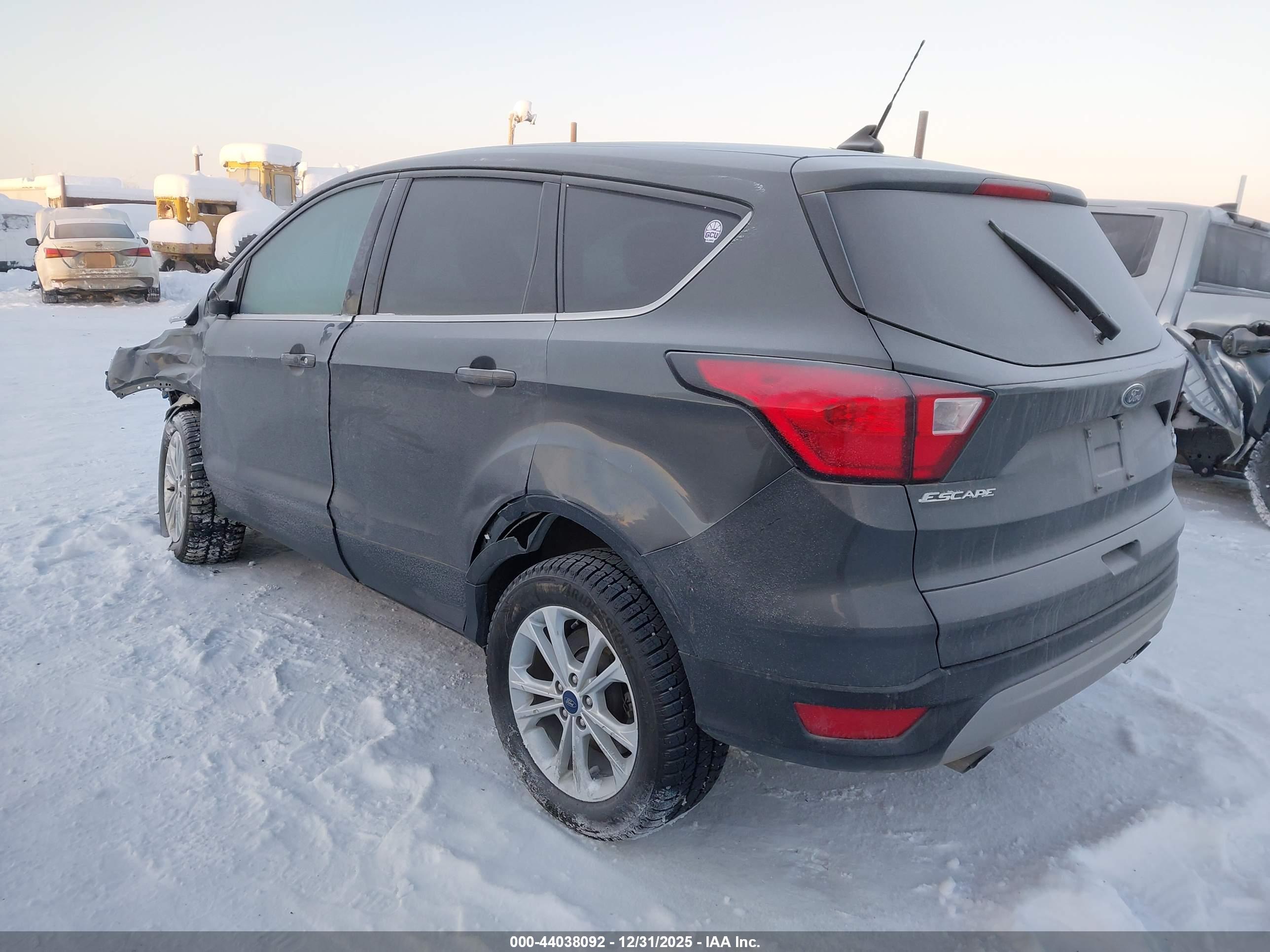 FORD ESCAPE image 3