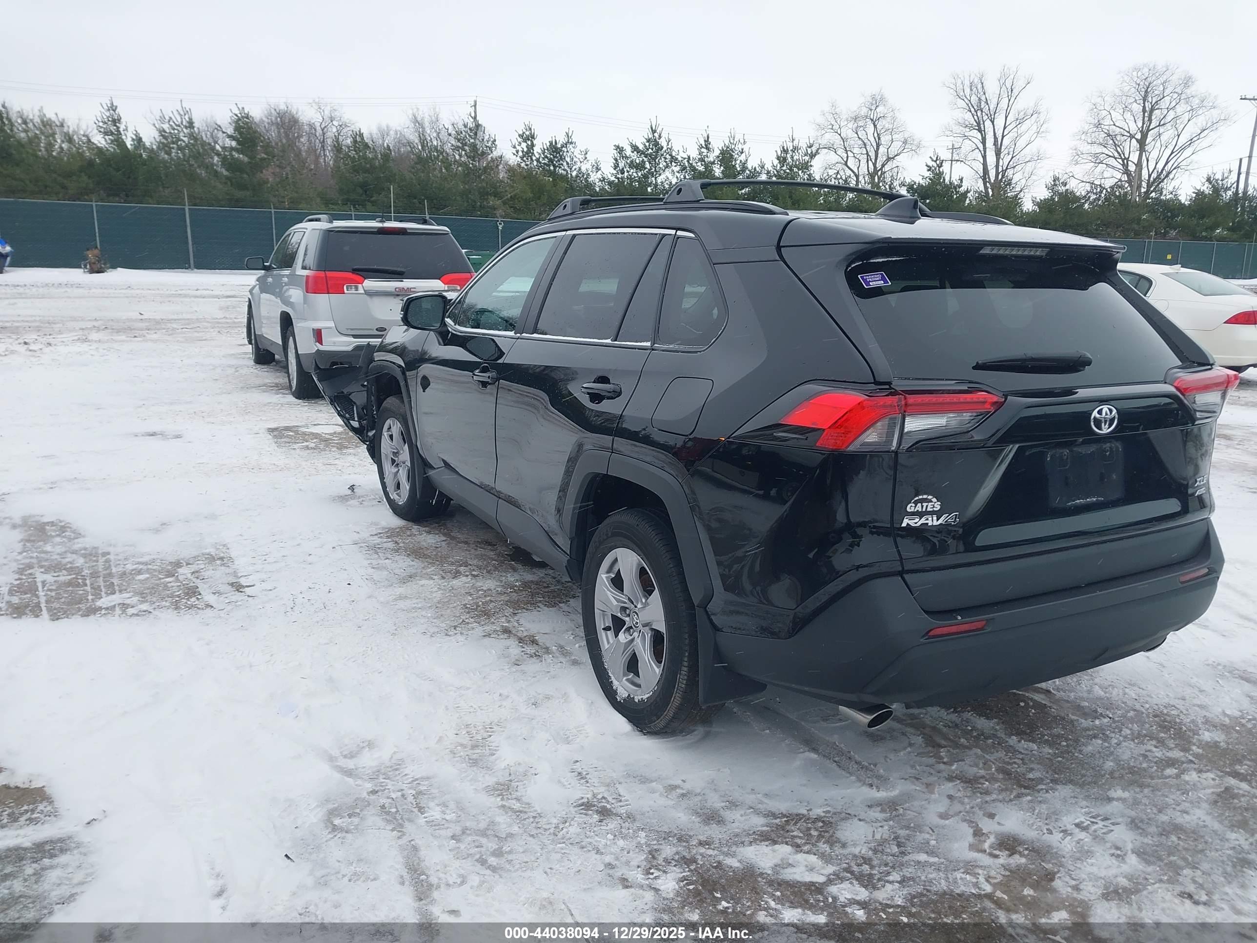 TOYOTA RAV4 image 3
