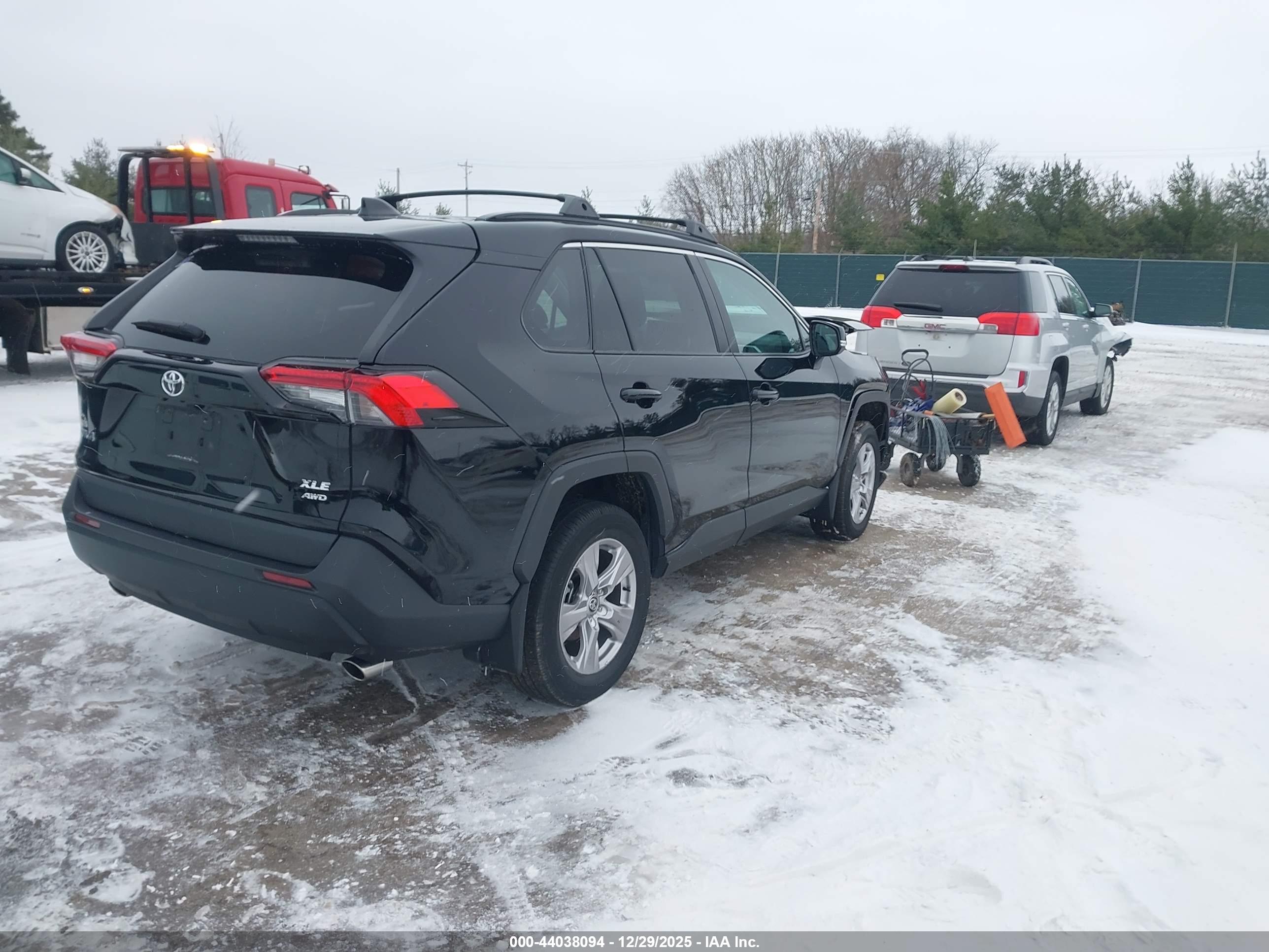 TOYOTA RAV4 image 4