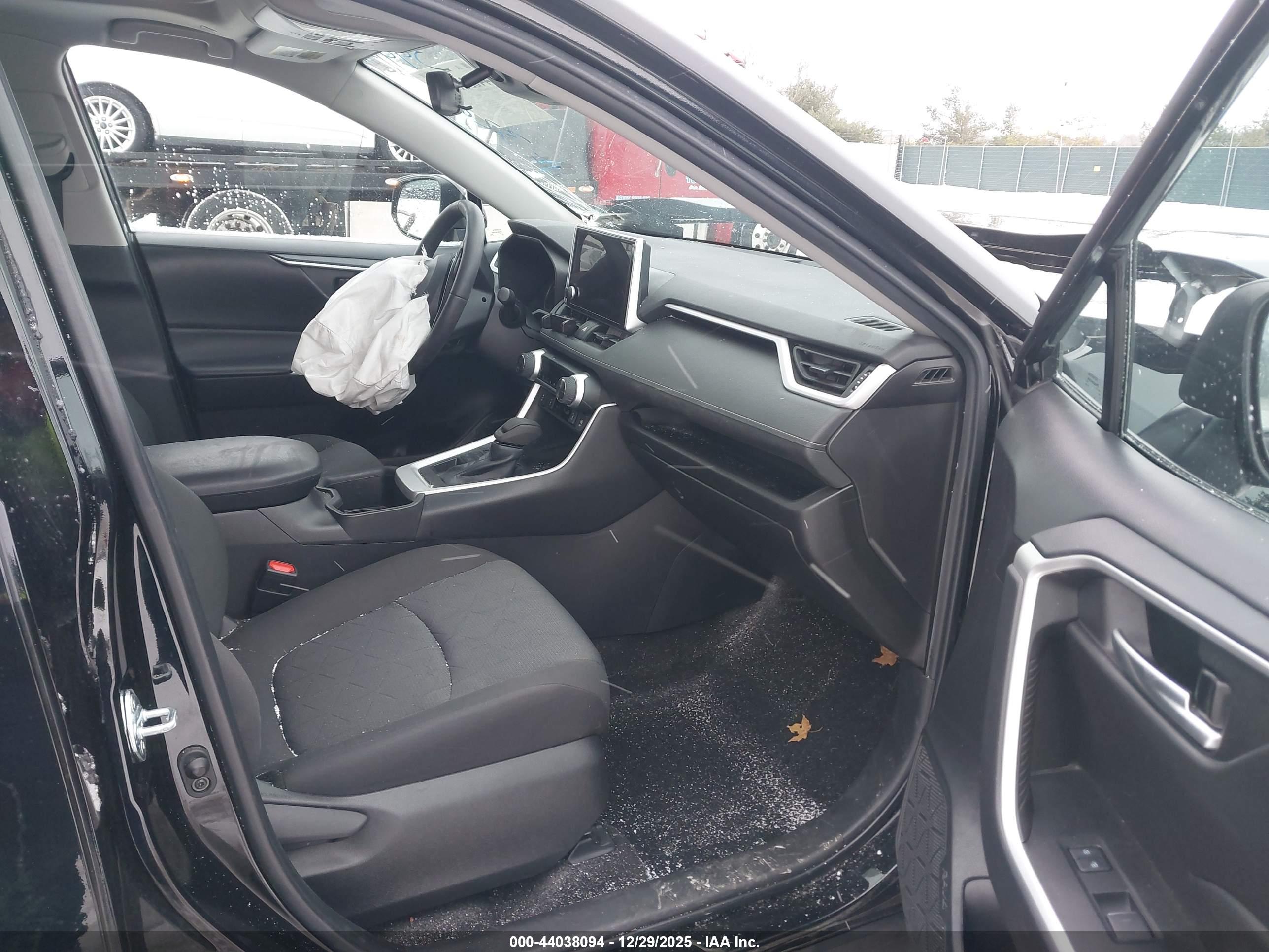 TOYOTA RAV4 image 5