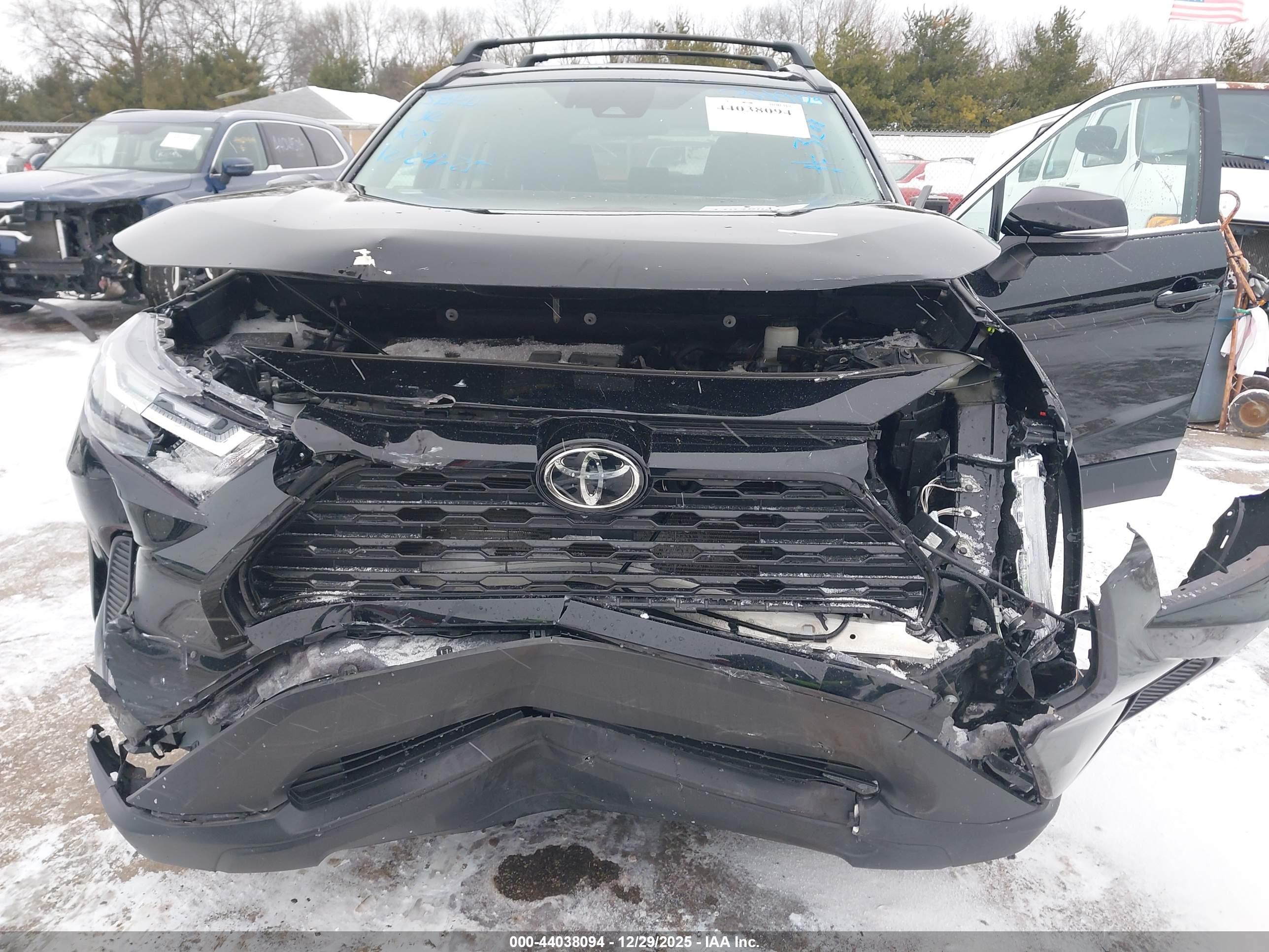 TOYOTA RAV4 image 6