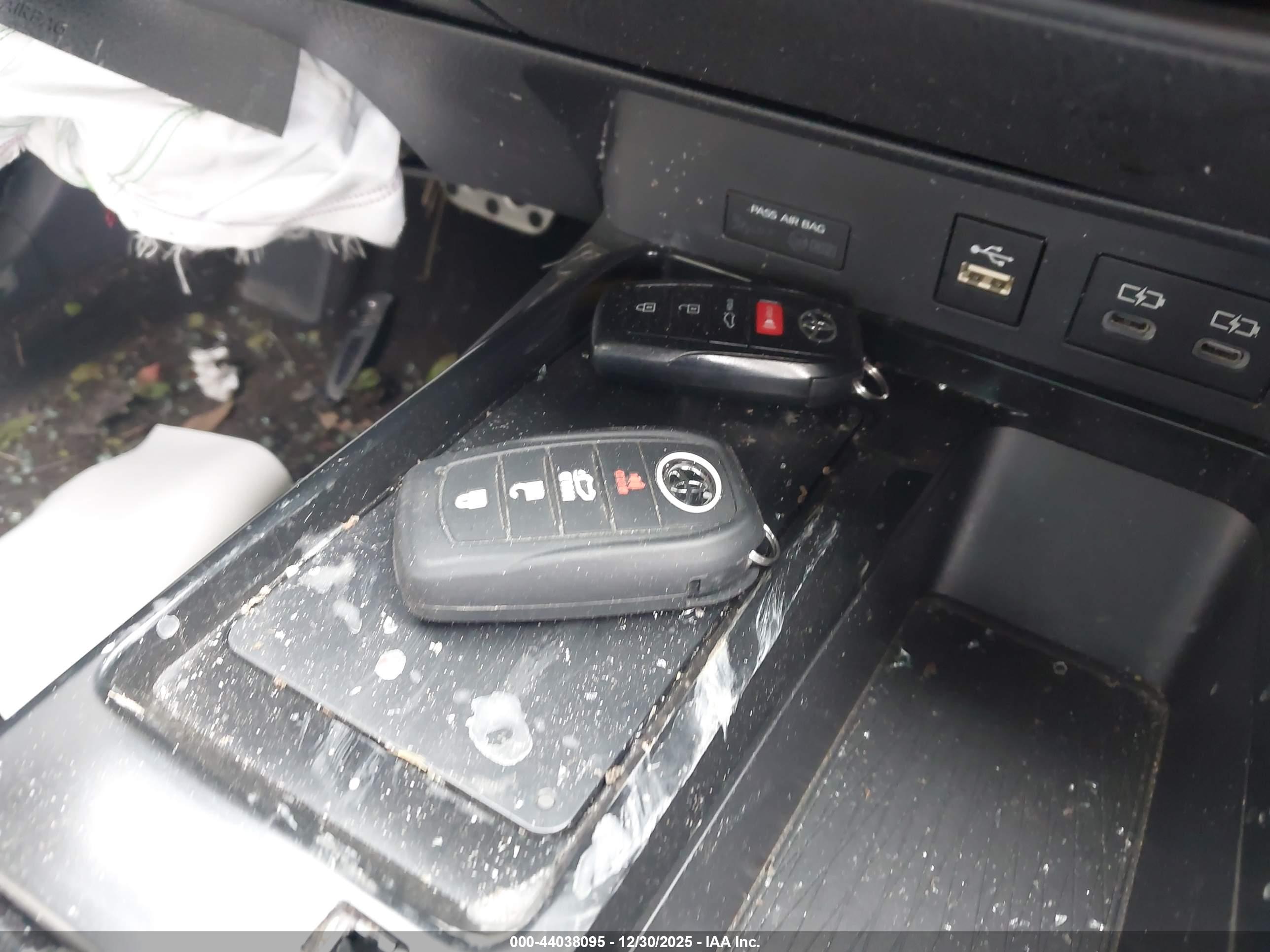 TOYOTA CAMRY image 11