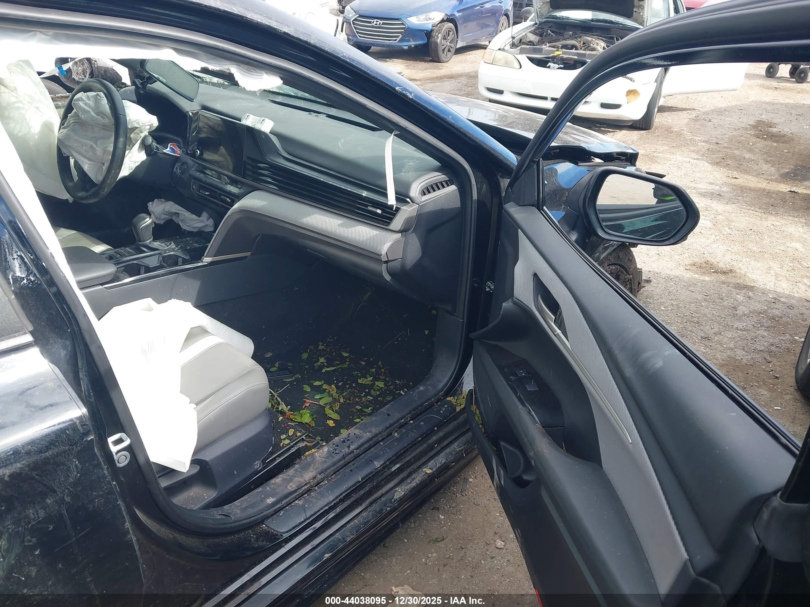 TOYOTA CAMRY image 5