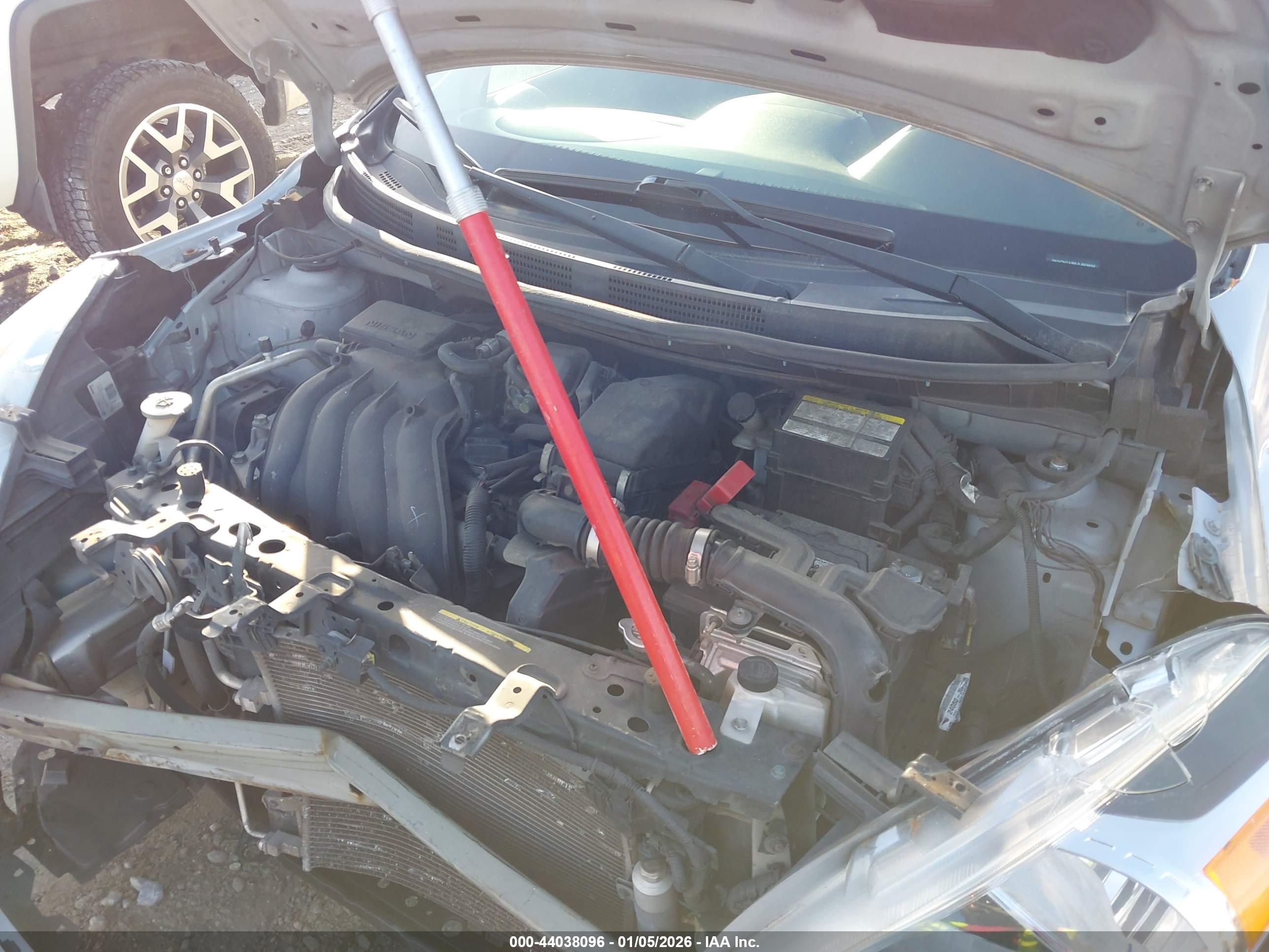 NISSAN VERSA image 10