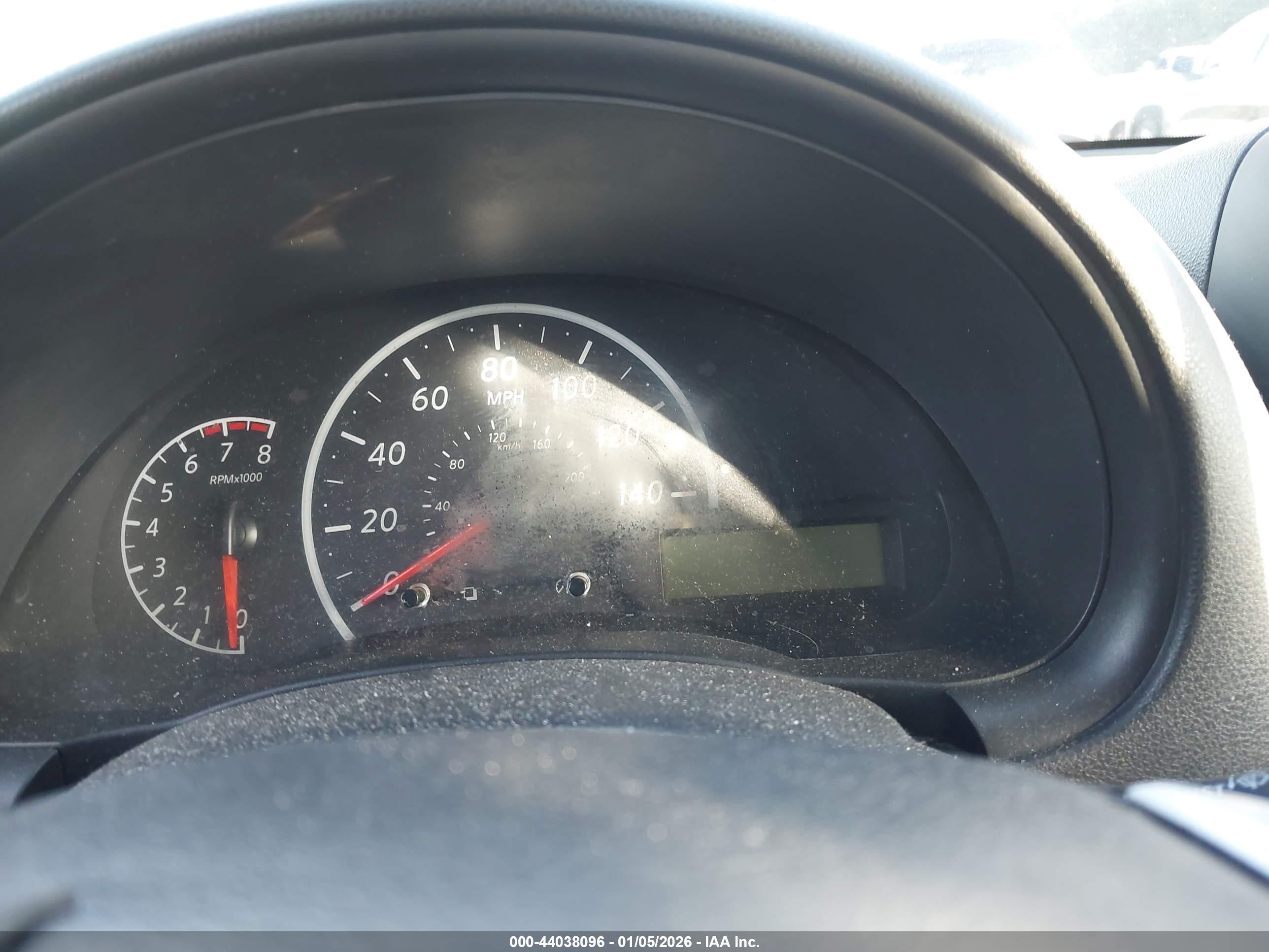 NISSAN VERSA image 7
