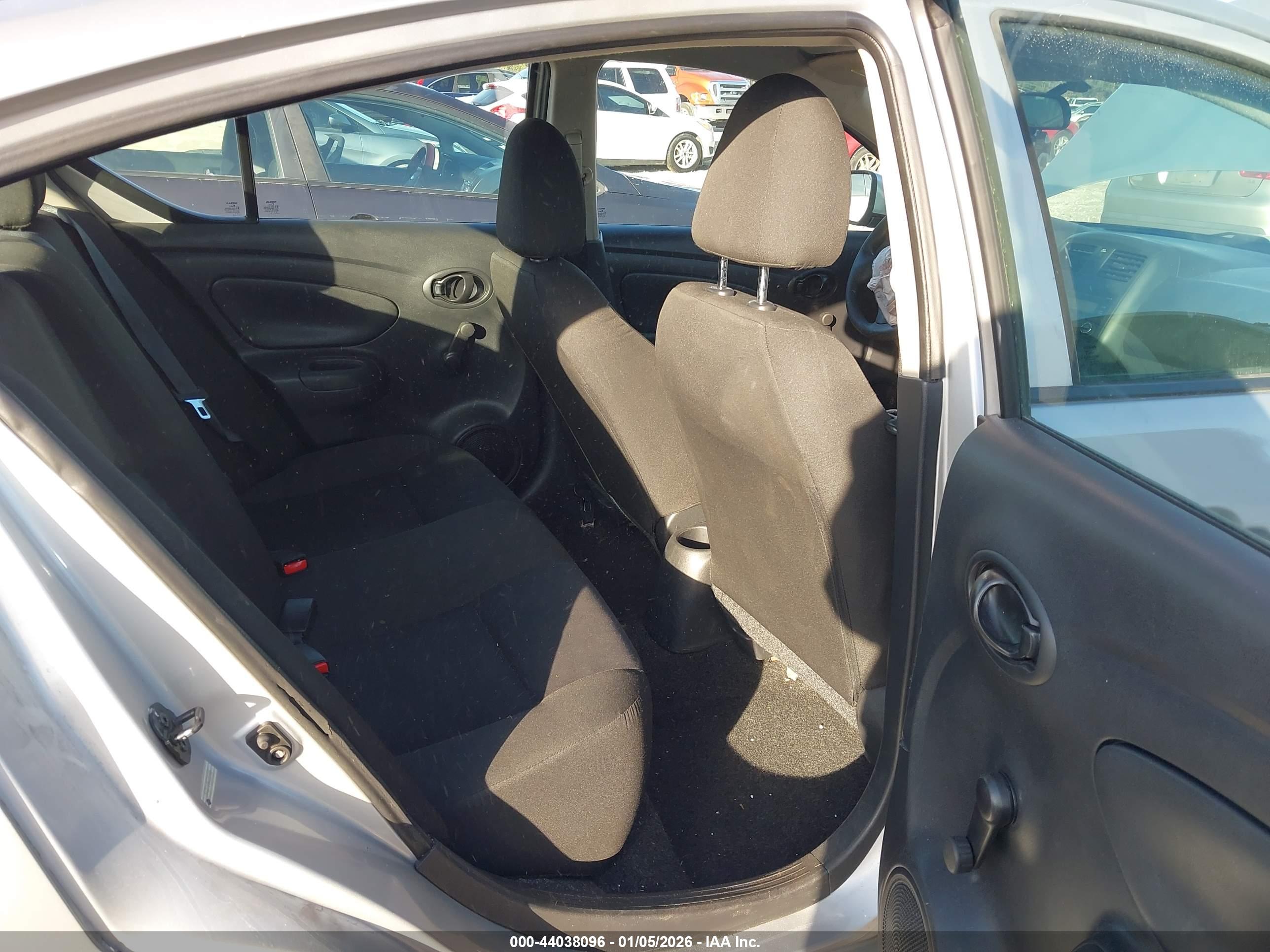 NISSAN VERSA image 8