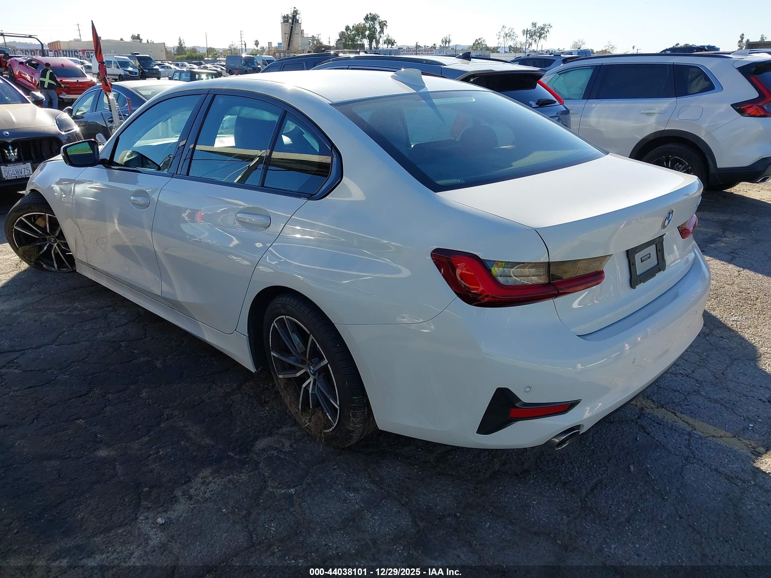 BMW 330I image 3