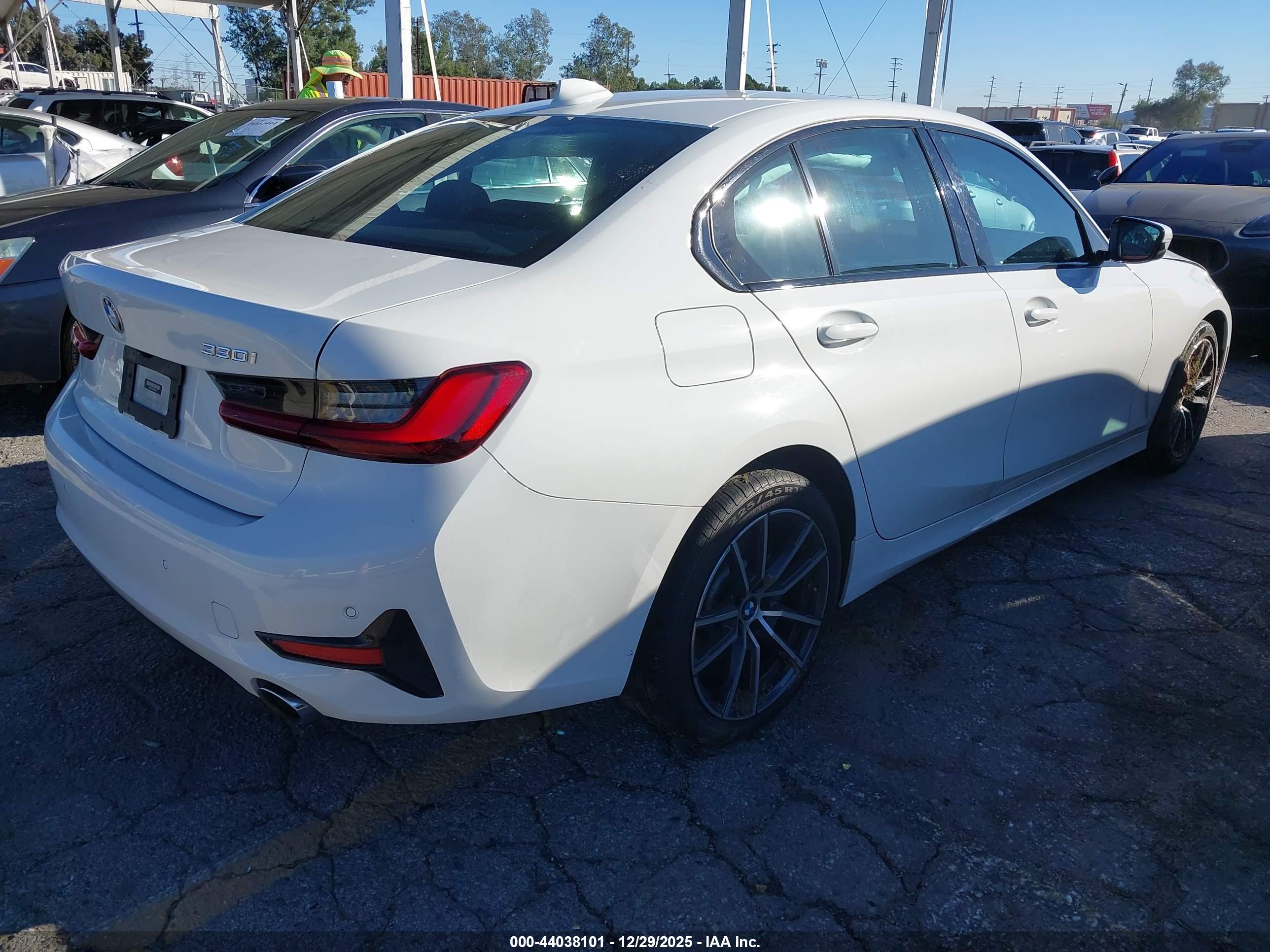 BMW 330I image 4