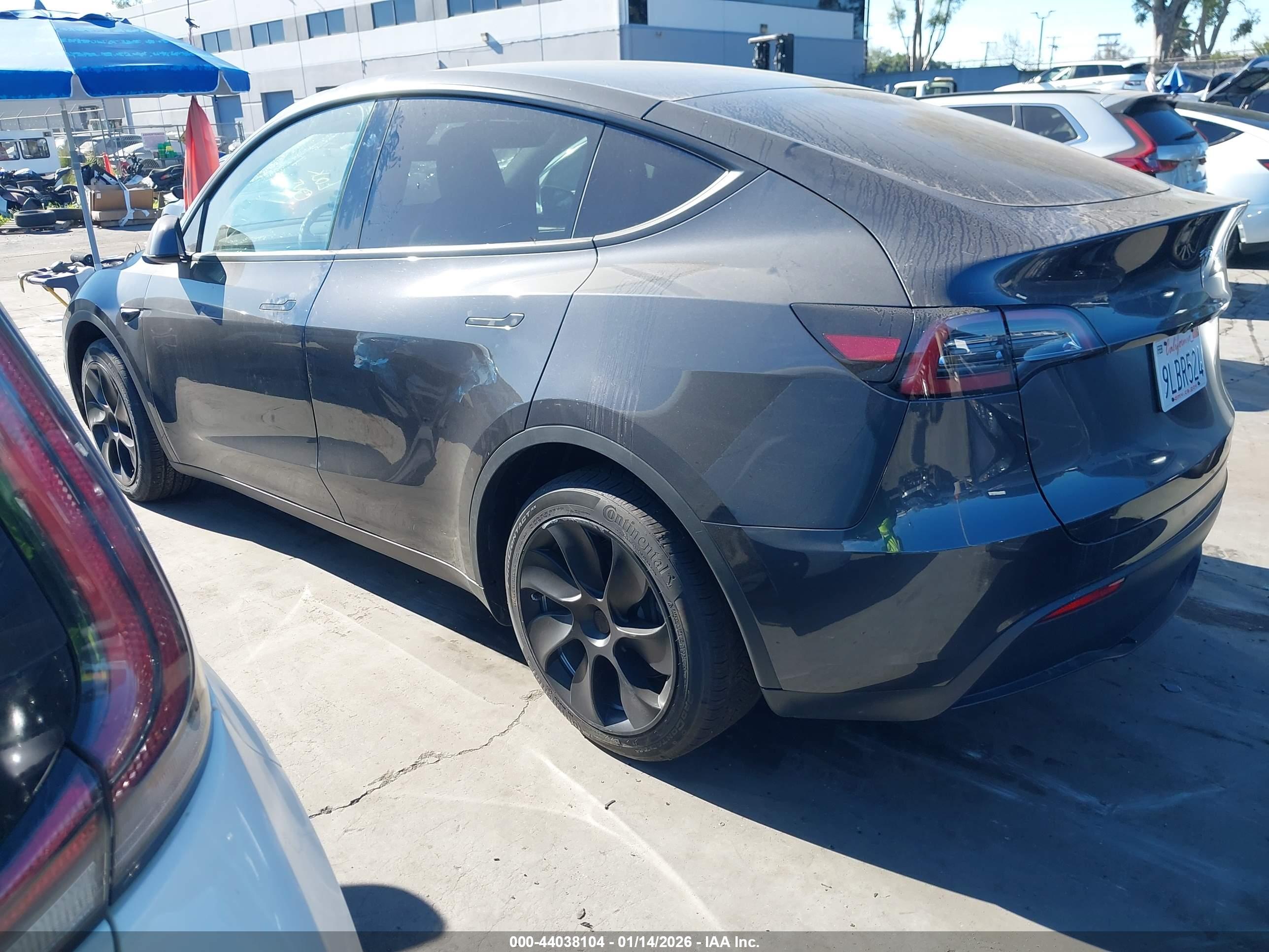 TESLA MODEL image 3