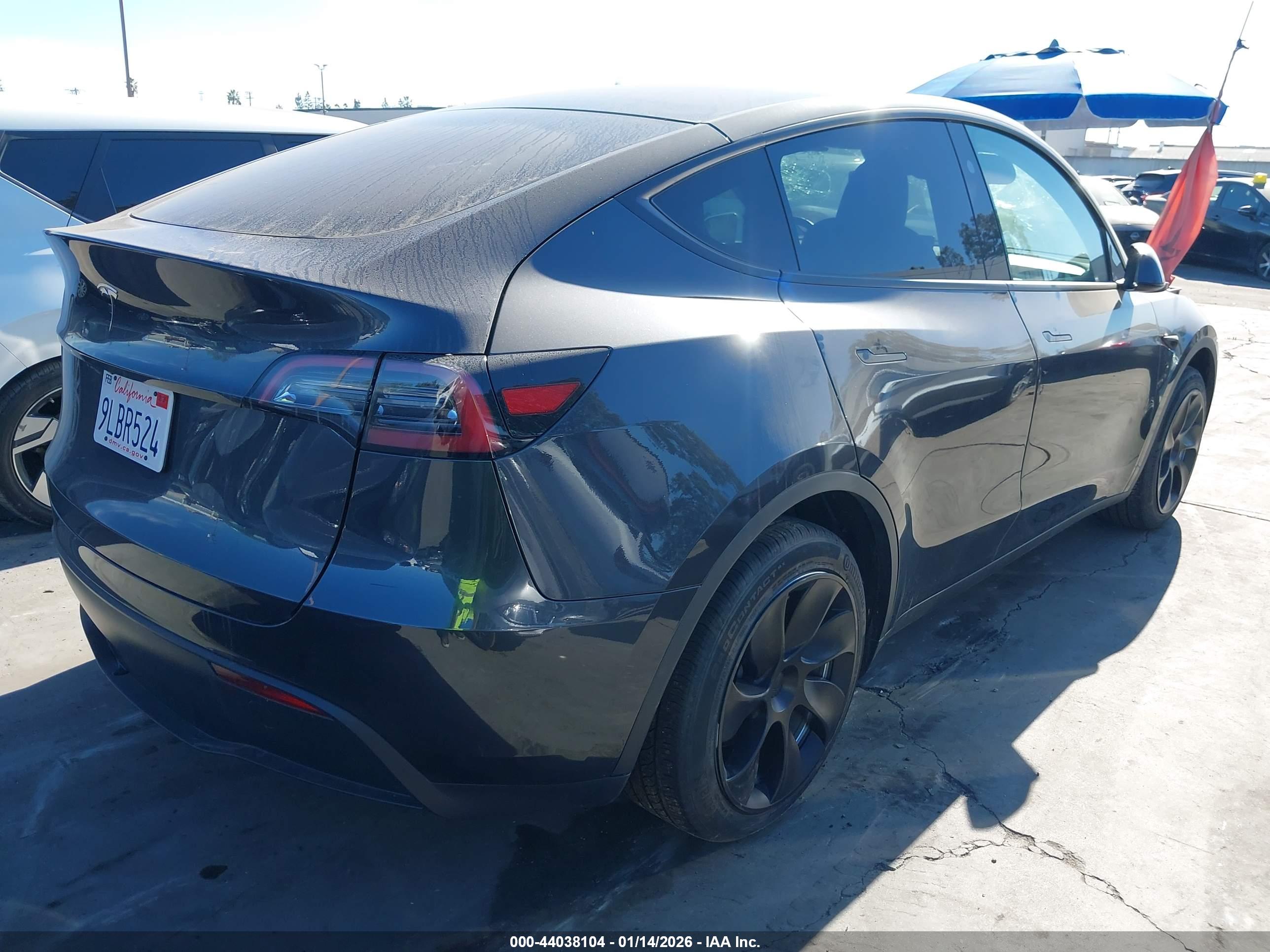 TESLA MODEL image 4