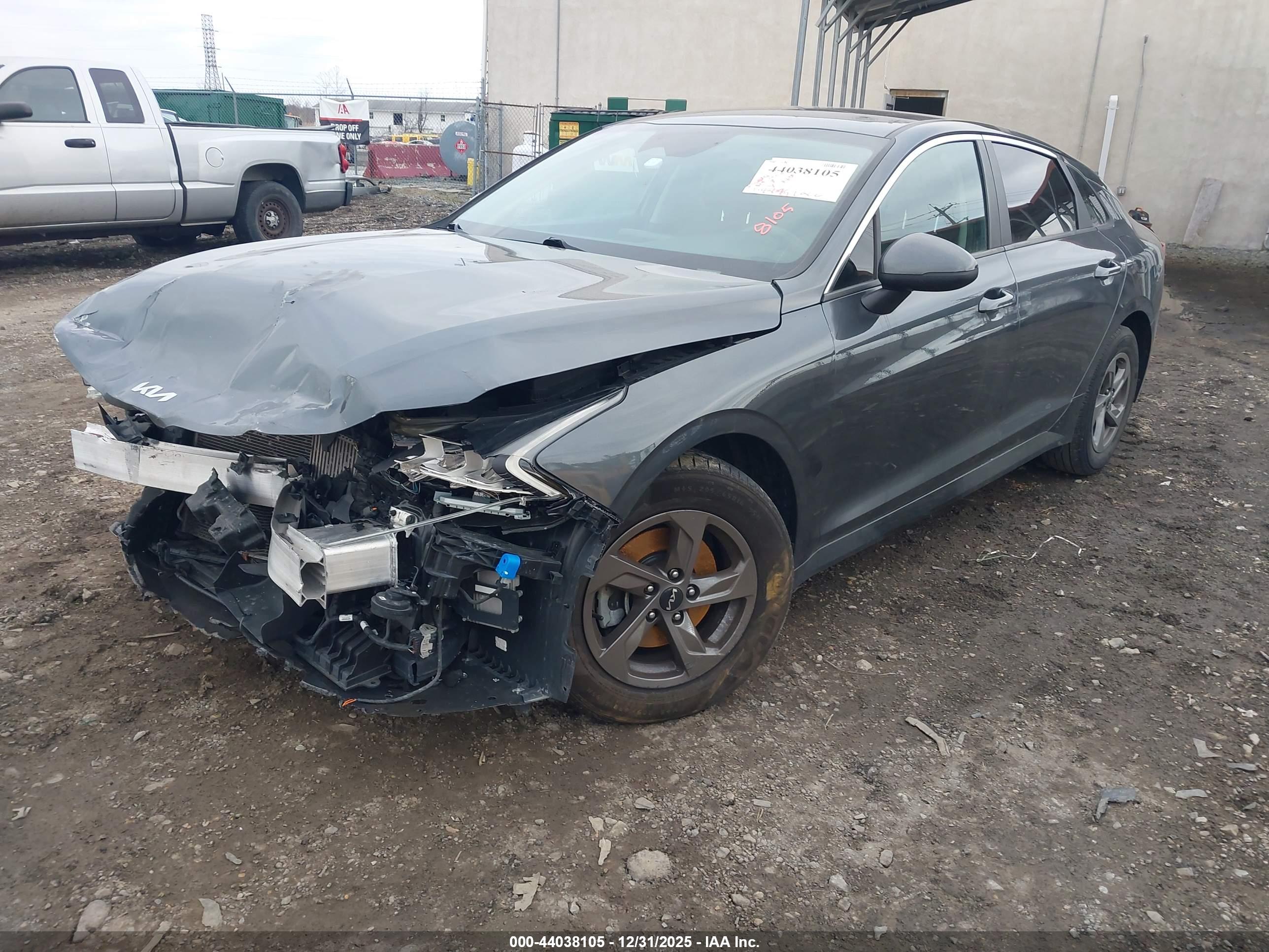 KIA K5 image 2