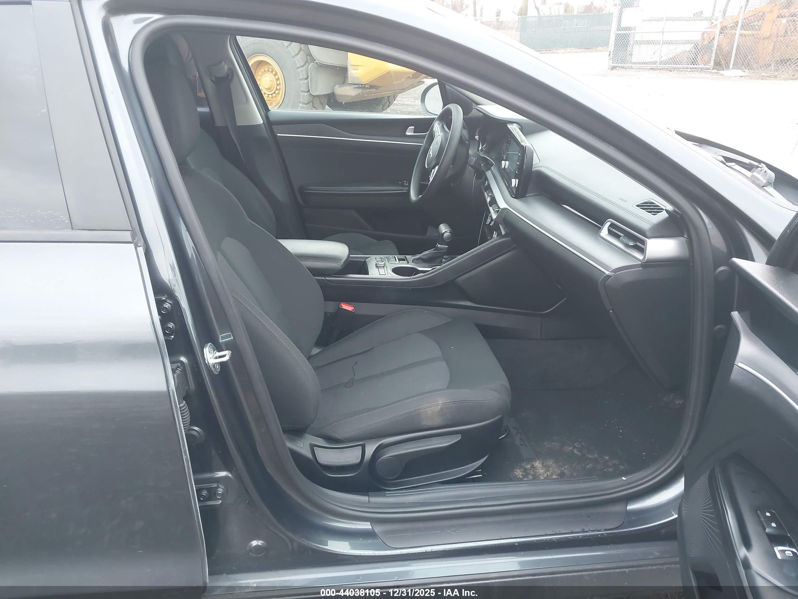 KIA K5 image 5