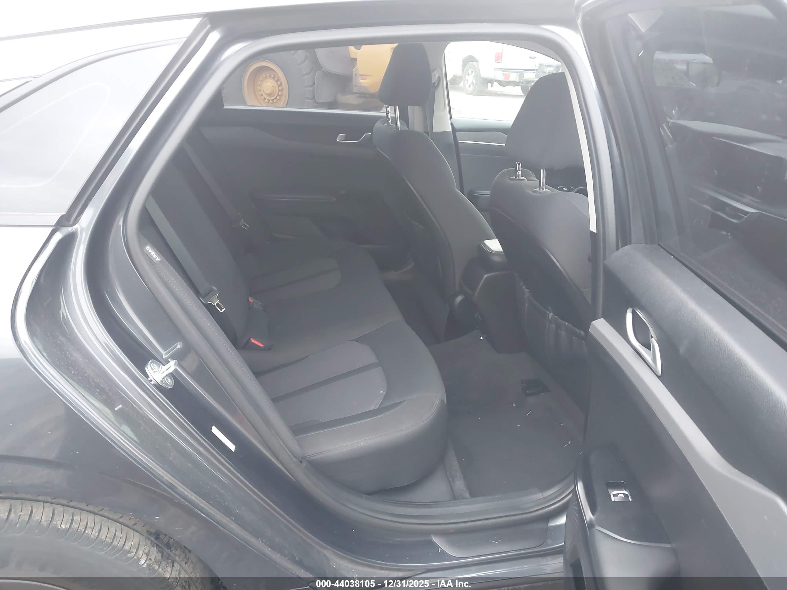 KIA K5 image 8