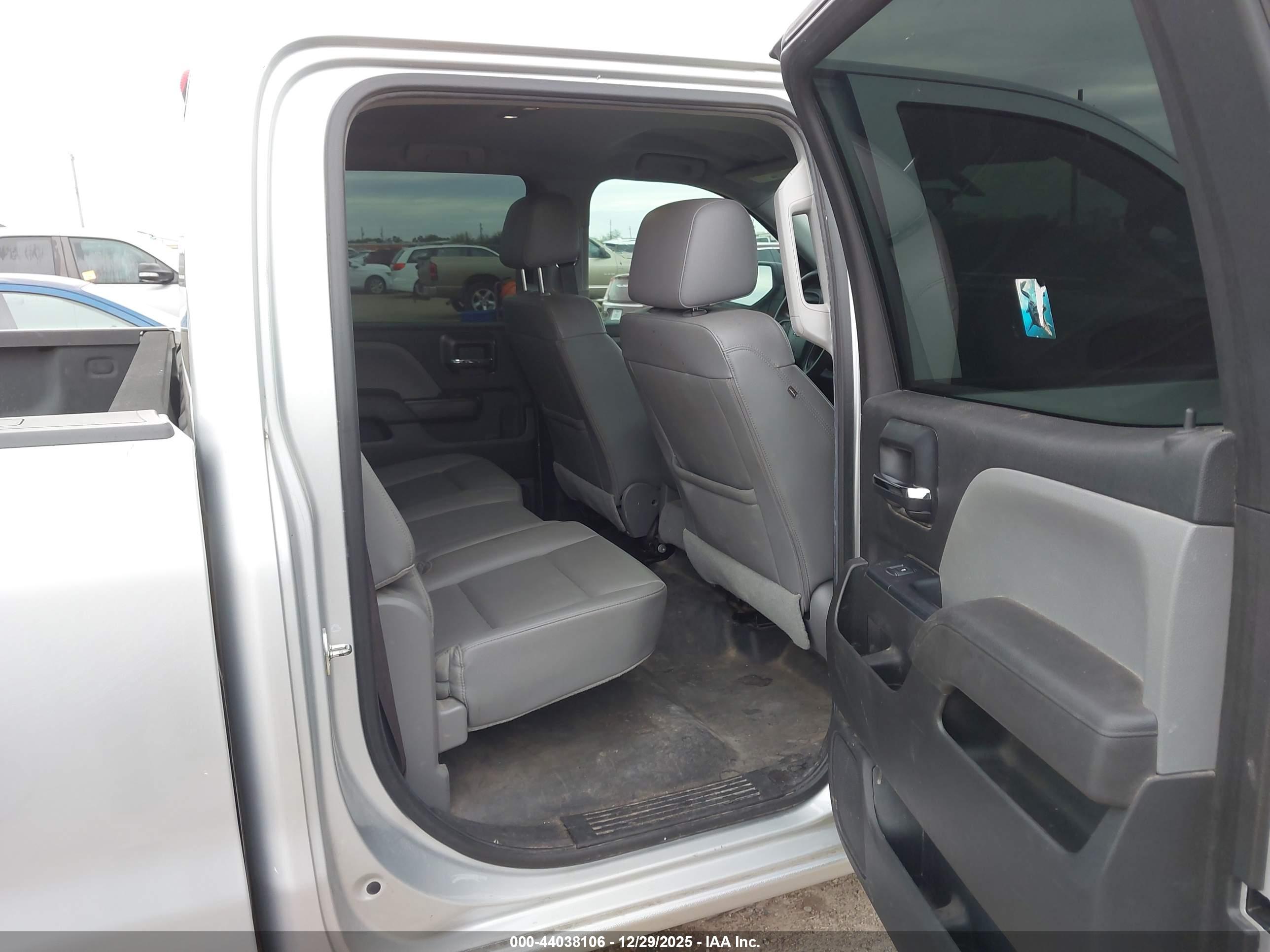 CHEVROLET SILVERADO image 8