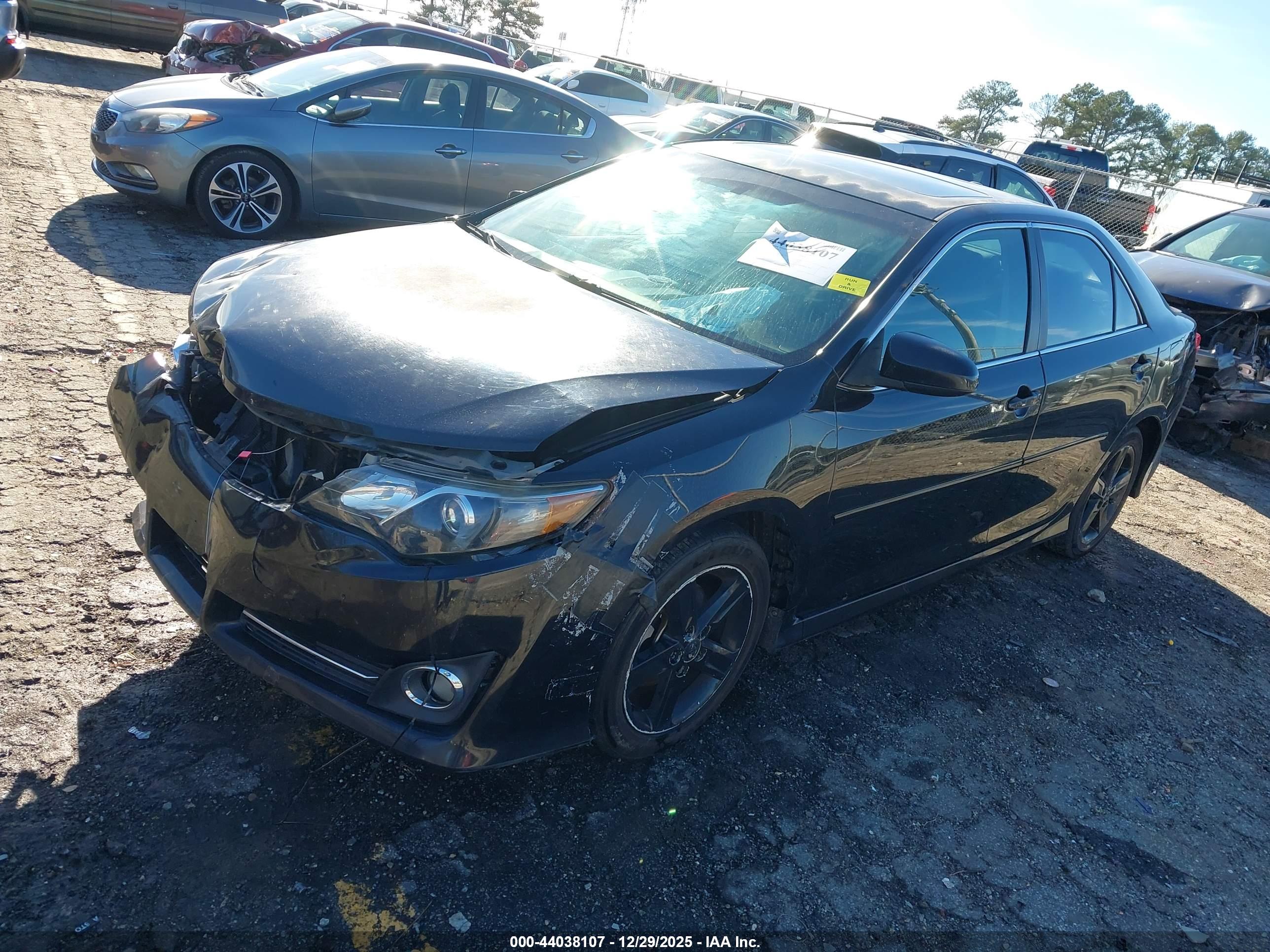 TOYOTA CAMRY image 2