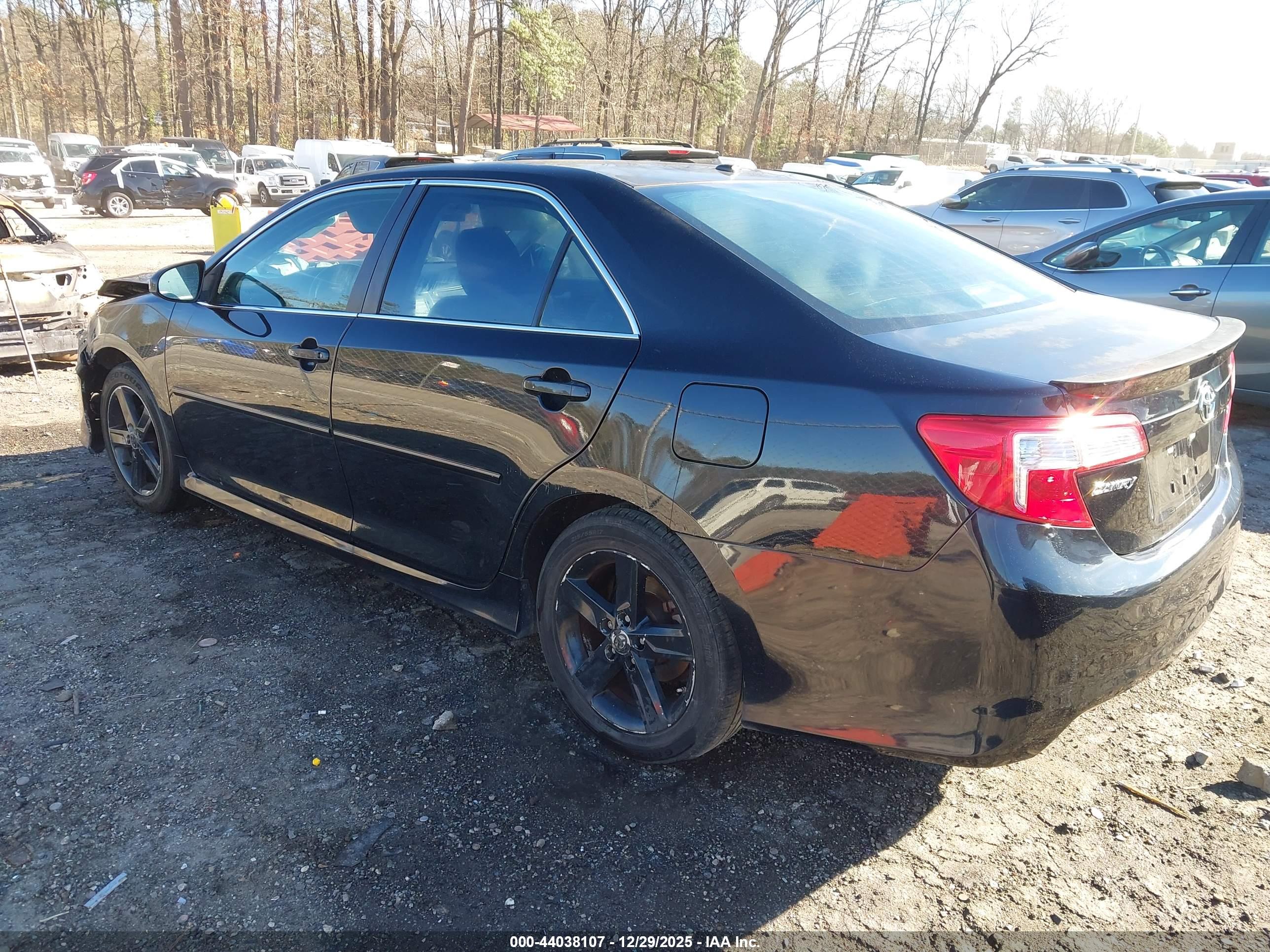TOYOTA CAMRY image 3