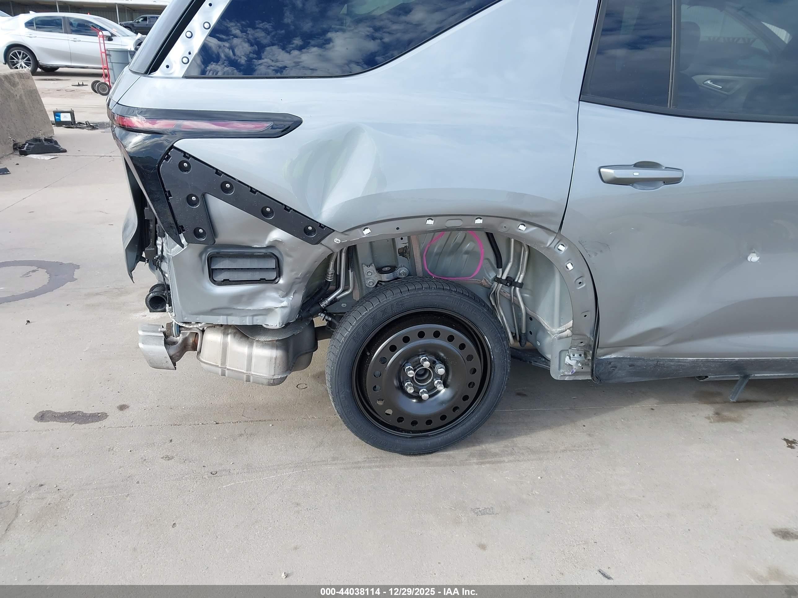 CHEVROLET TRAVERSE image 6