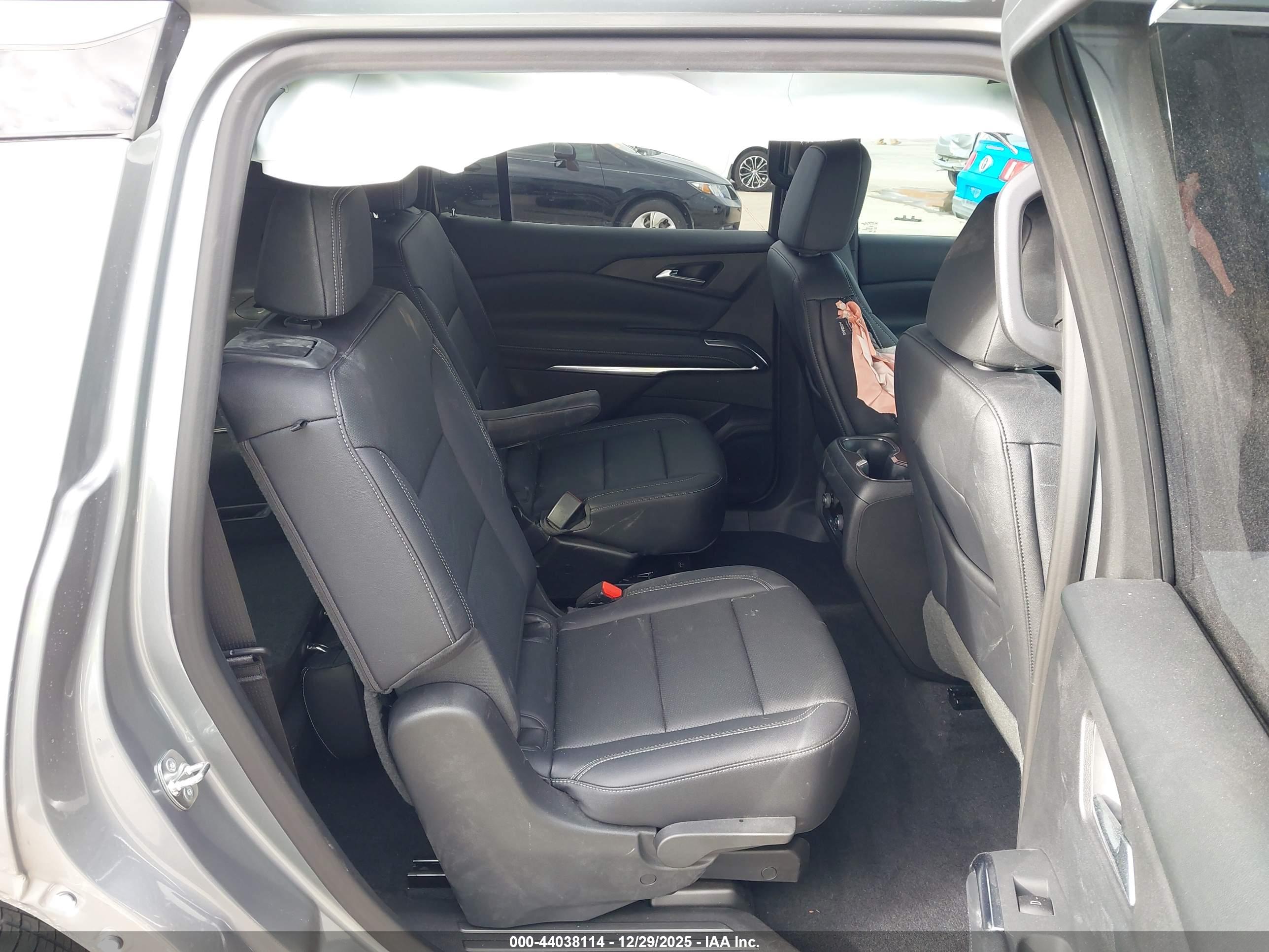 CHEVROLET TRAVERSE image 8