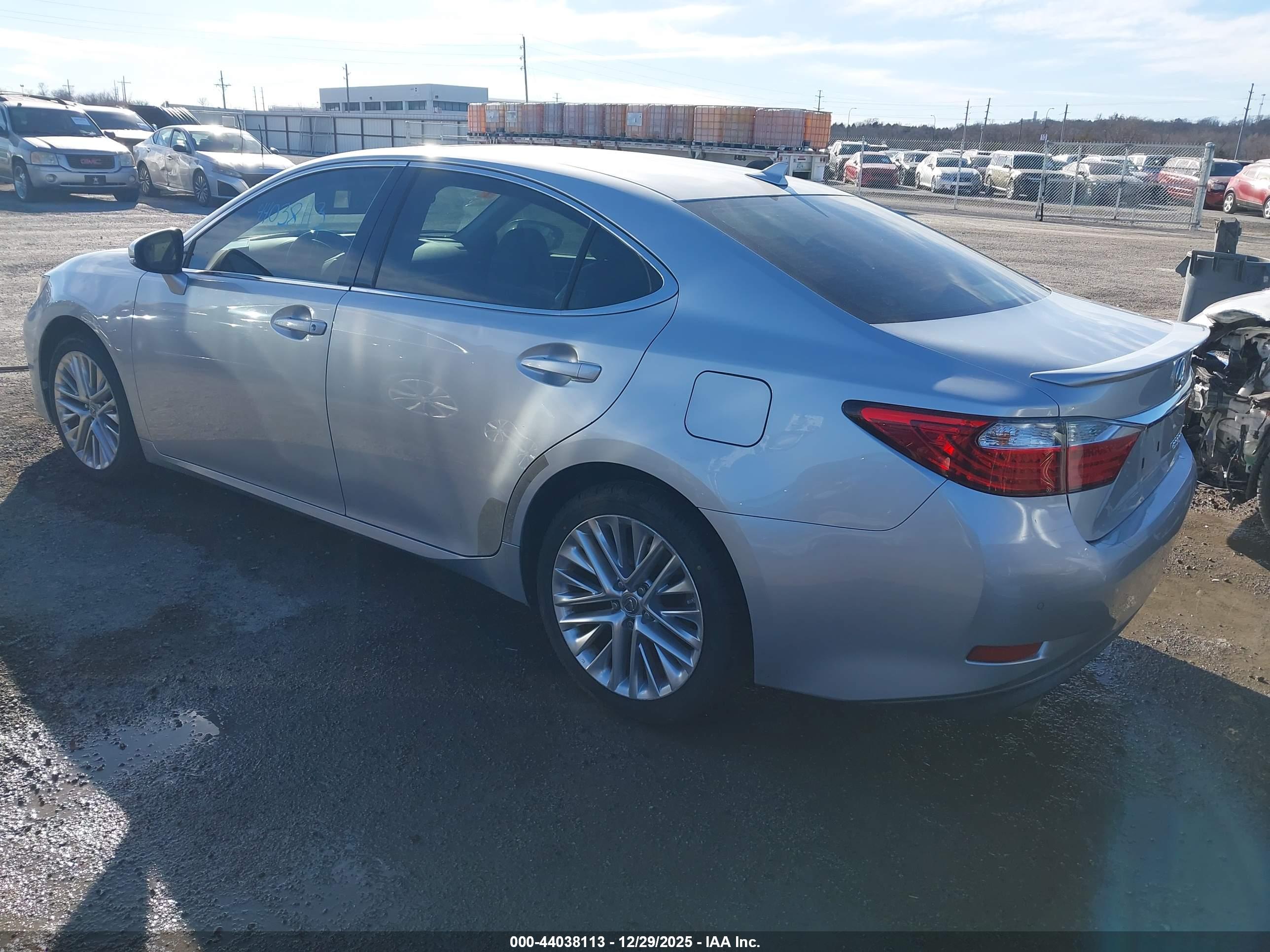 LEXUS ES image 3