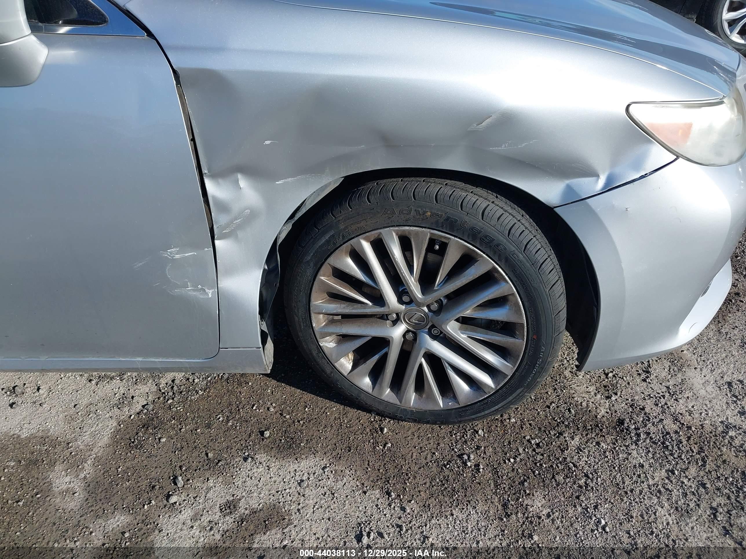 LEXUS ES image 6