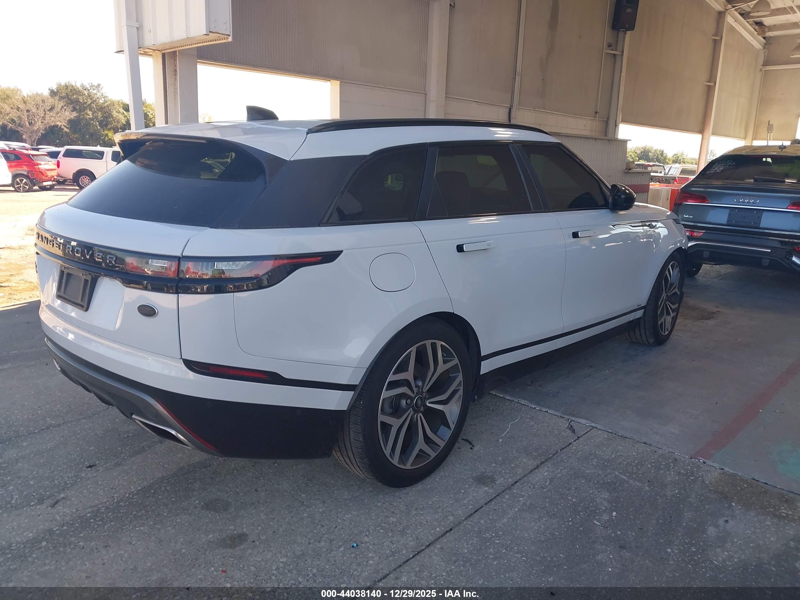 LAND ROVER image 4