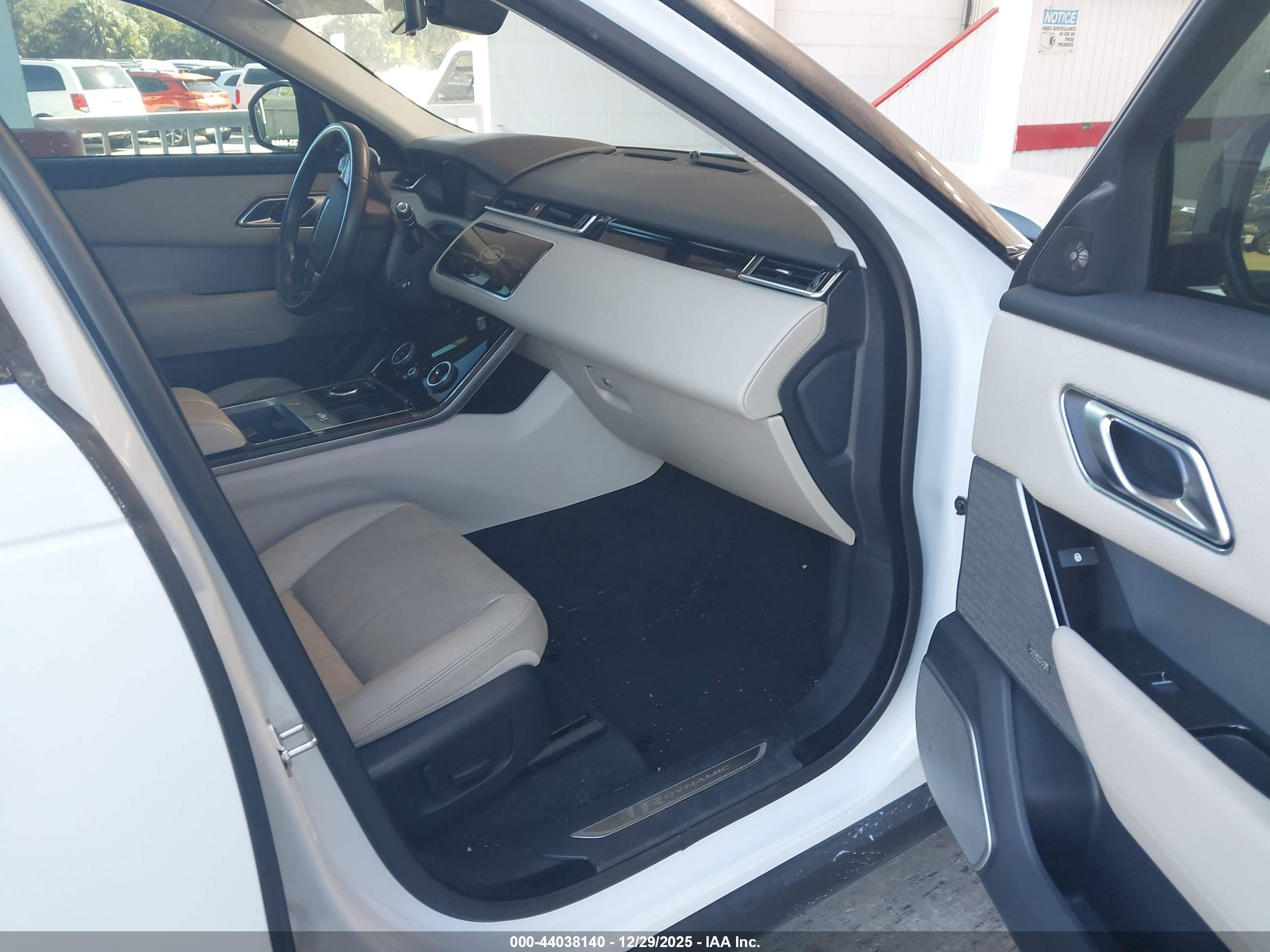 LAND ROVER image 5