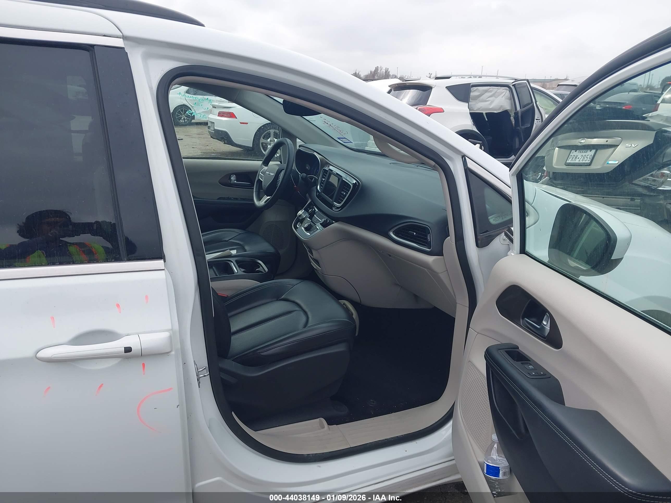 CHRYSLER VOYAGER image 5
