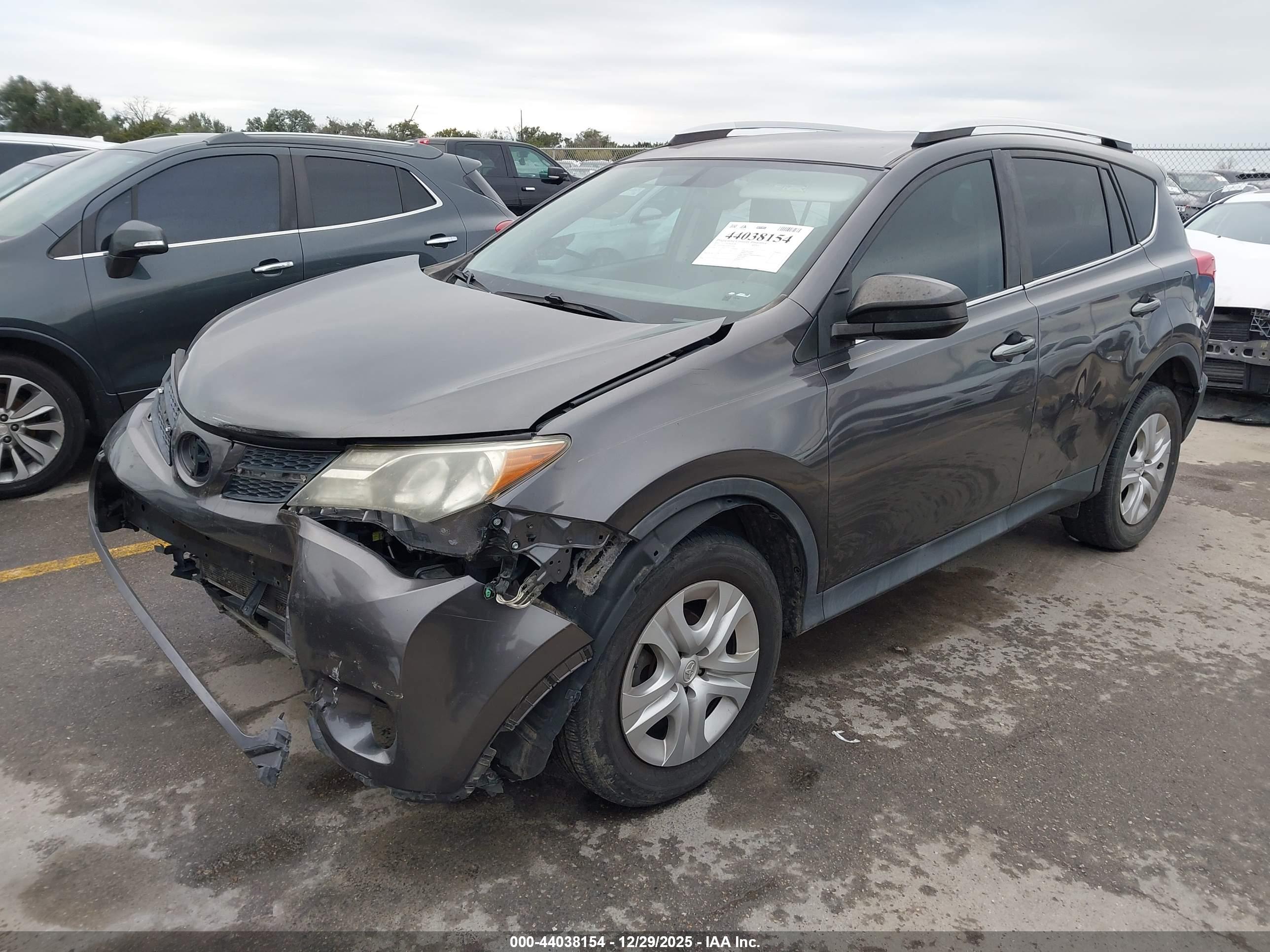 TOYOTA RAV4 image 2